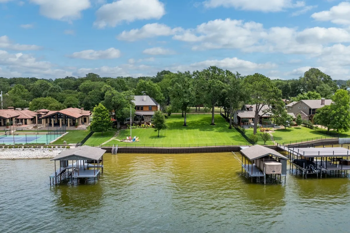 Single Family Residence For Sale in Henderson County , 172 Enchanted Drive, Enchanted Oaks, Texas 75156, 6 Bedrooms, 8 Bathrooms, 2 Garage spaces, 4,200 Sqft, built in 2013, Price $2,890,000, mls#21320365, Real Estate Agent in Enchanted Oaks, Homes For Sale in Henderson county, Homes For Sale in Enchanted Oaks, Realtor in Enchanted Oaks Texas, Real Estate Brokerage Independent Realty Texas, Luminita Cordes Realtor