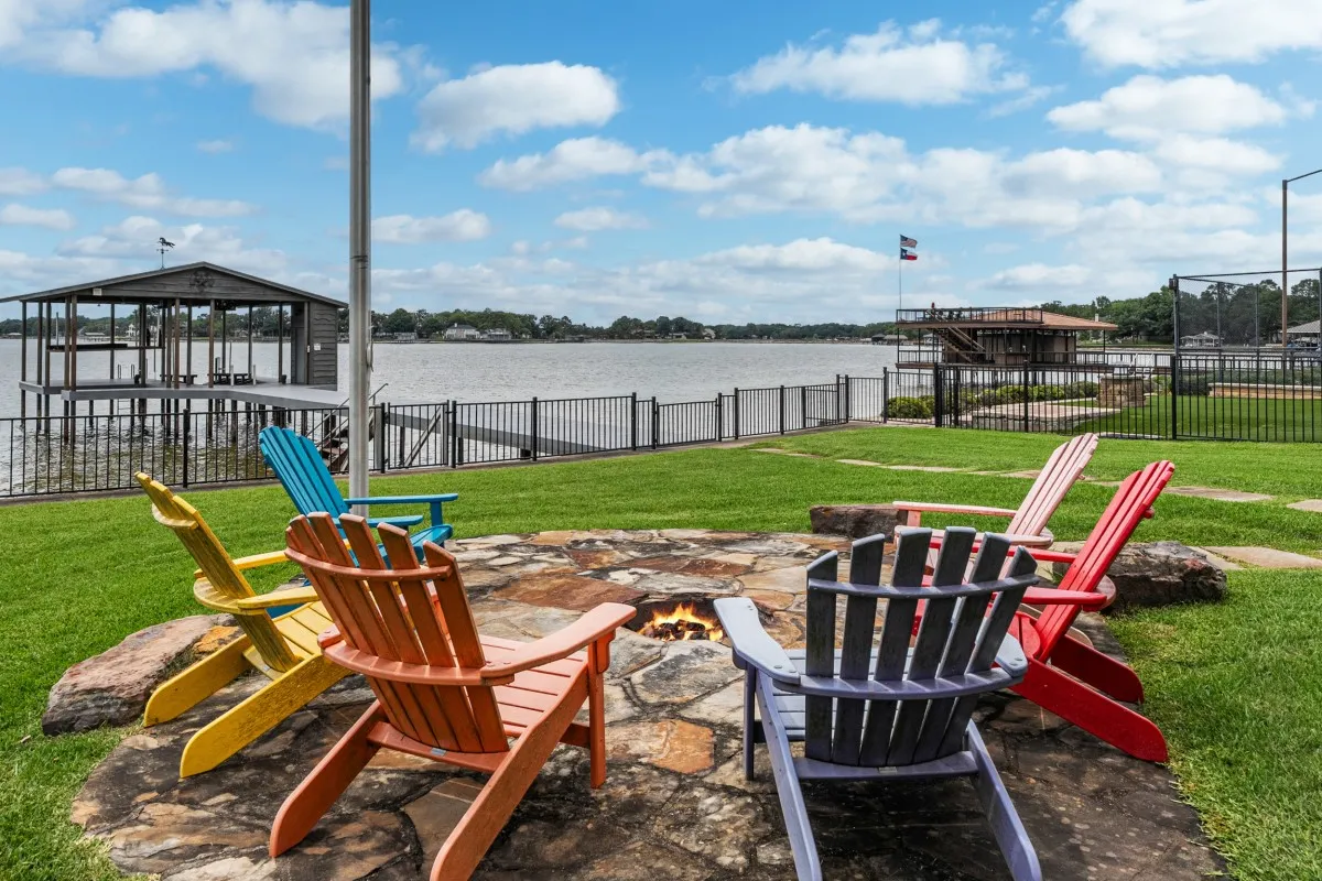 Single Family Residence For Sale in Henderson County , 172 Enchanted Drive, Enchanted Oaks, Texas 75156, 6 Bedrooms, 8 Bathrooms, 2 Garage spaces, 4,200 Sqft, built in 2013, Price $2,890,000, mls#21320365, Real Estate Agent in Enchanted Oaks, Homes For Sale in Henderson county, Homes For Sale in Enchanted Oaks, Realtor in Enchanted Oaks Texas, Real Estate Brokerage Independent Realty Texas, Luminita Cordes Realtor