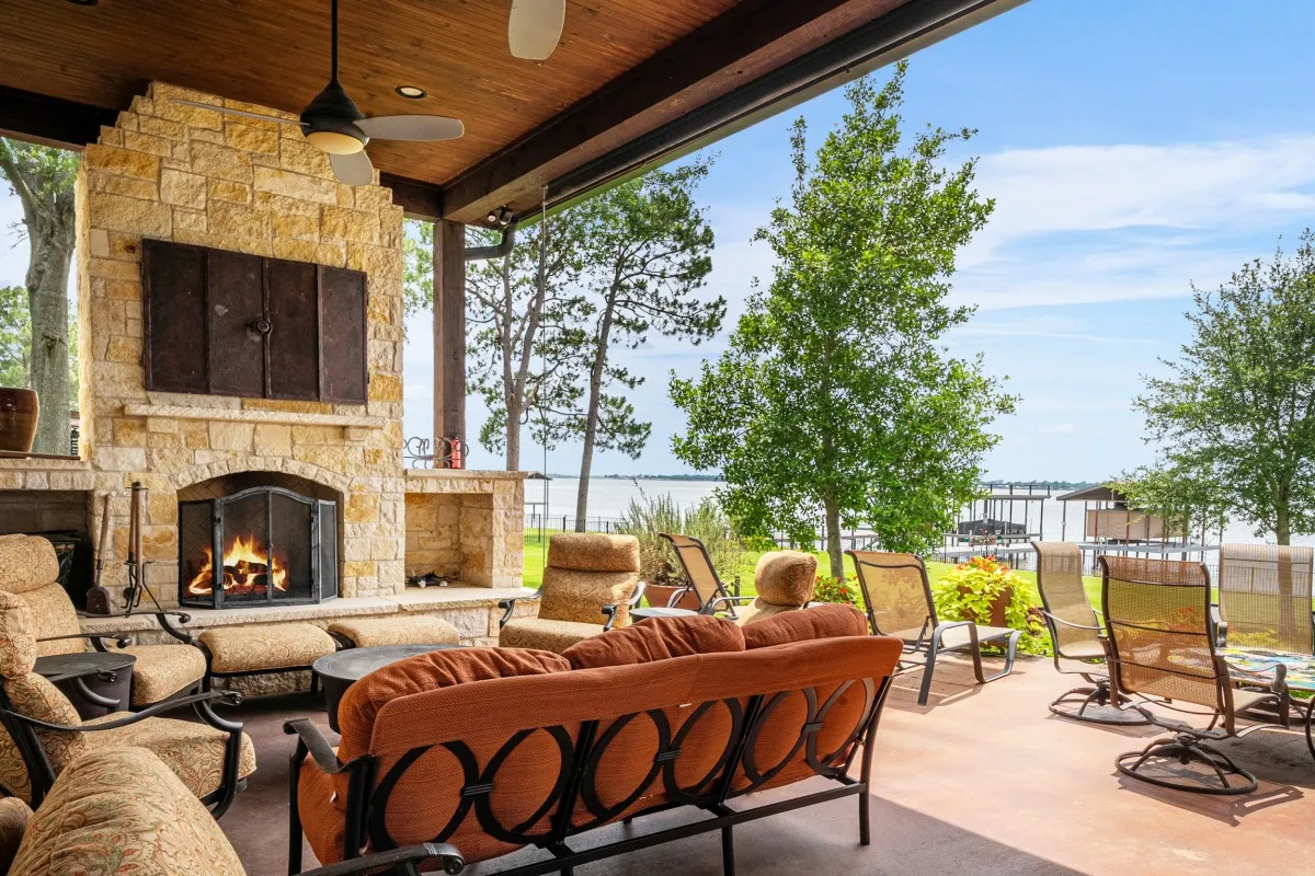 Single Family Residence For Sale in Henderson County , 172 Enchanted Drive, Enchanted Oaks, Texas 75156, 6 Bedrooms, 8 Bathrooms, 2 Garage spaces, 4,200 Sqft, built in 2013, Price $2,890,000, mls#21320365, Real Estate Agent in Enchanted Oaks, Homes For Sale in Henderson county, Homes For Sale in Enchanted Oaks, Realtor in Enchanted Oaks Texas, Real Estate Brokerage Independent Realty Texas, Luminita Cordes Realtor