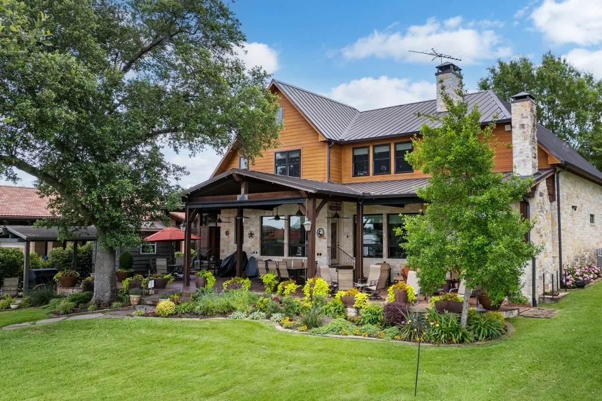 Single Family Residence For Sale in Henderson County , 172 Enchanted Drive, Enchanted Oaks, Texas 75156, 6 Bedrooms, 8 Bathrooms, 2 Garage spaces, 4,200 Sqft, built in 2013, Price $2,890,000, mls#21320365, Real Estate Agent in Enchanted Oaks, Homes For Sale in Henderson county, Homes For Sale in Enchanted Oaks, Realtor in Enchanted Oaks Texas, Real Estate Brokerage Independent Realty Texas, Luminita Cordes Realtor