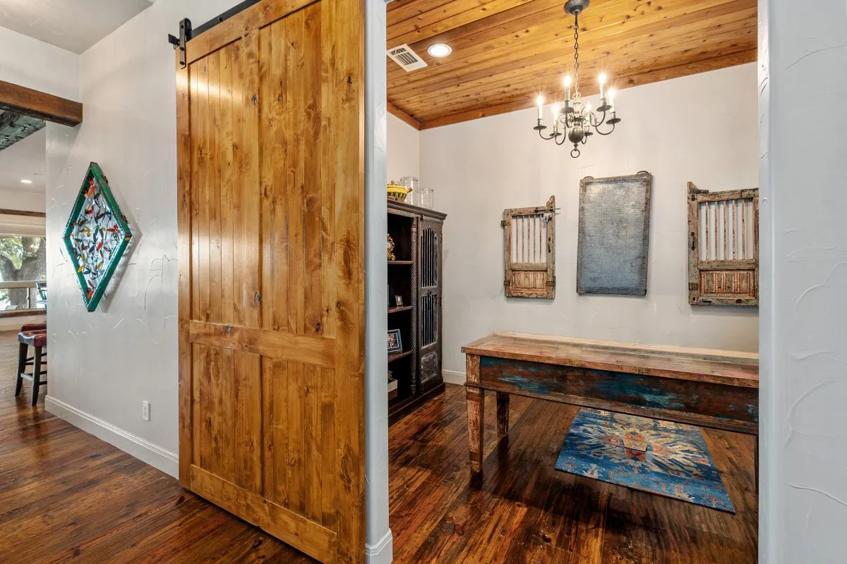 Single Family Residence For Sale in Henderson County , 172 Enchanted Drive, Enchanted Oaks, Texas 75156, 6 Bedrooms, 8 Bathrooms, 2 Garage spaces, 4,200 Sqft, built in 2013, Price $2,890,000, mls#21320365, Real Estate Agent in Enchanted Oaks, Homes For Sale in Henderson county, Homes For Sale in Enchanted Oaks, Realtor in Enchanted Oaks Texas, Real Estate Brokerage Independent Realty Texas, Luminita Cordes Realtor