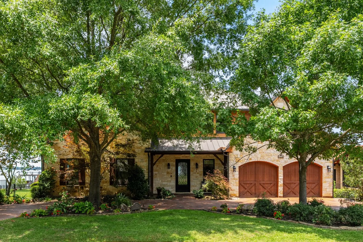 Single Family Residence For Sale in Henderson County , 172 Enchanted Drive, Enchanted Oaks, Texas 75156, 6 Bedrooms, 8 Bathrooms, 2 Garage spaces, 4,200 Sqft, built in 2013, Price $2,890,000, mls#21320365, Real Estate Agent in Enchanted Oaks, Homes For Sale in Henderson county, Homes For Sale in Enchanted Oaks, Realtor in Enchanted Oaks Texas, Real Estate Brokerage Independent Realty Texas, Luminita Cordes Realtor