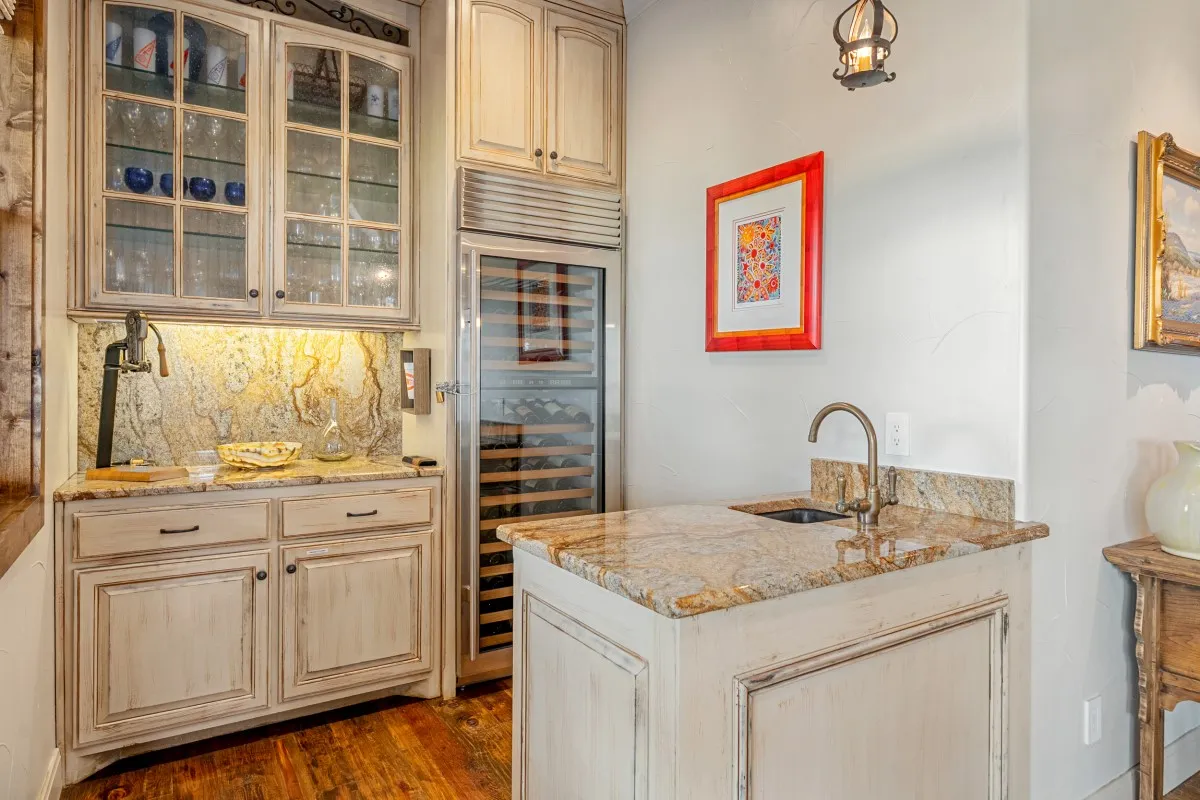 Single Family Residence For Sale in Henderson County , 172 Enchanted Drive, Enchanted Oaks, Texas 75156, 6 Bedrooms, 8 Bathrooms, 2 Garage spaces, 4,200 Sqft, built in 2013, Price $2,890,000, mls#21320365, Real Estate Agent in Enchanted Oaks, Homes For Sale in Henderson county, Homes For Sale in Enchanted Oaks, Realtor in Enchanted Oaks Texas, Real Estate Brokerage Independent Realty Texas, Luminita Cordes Realtor