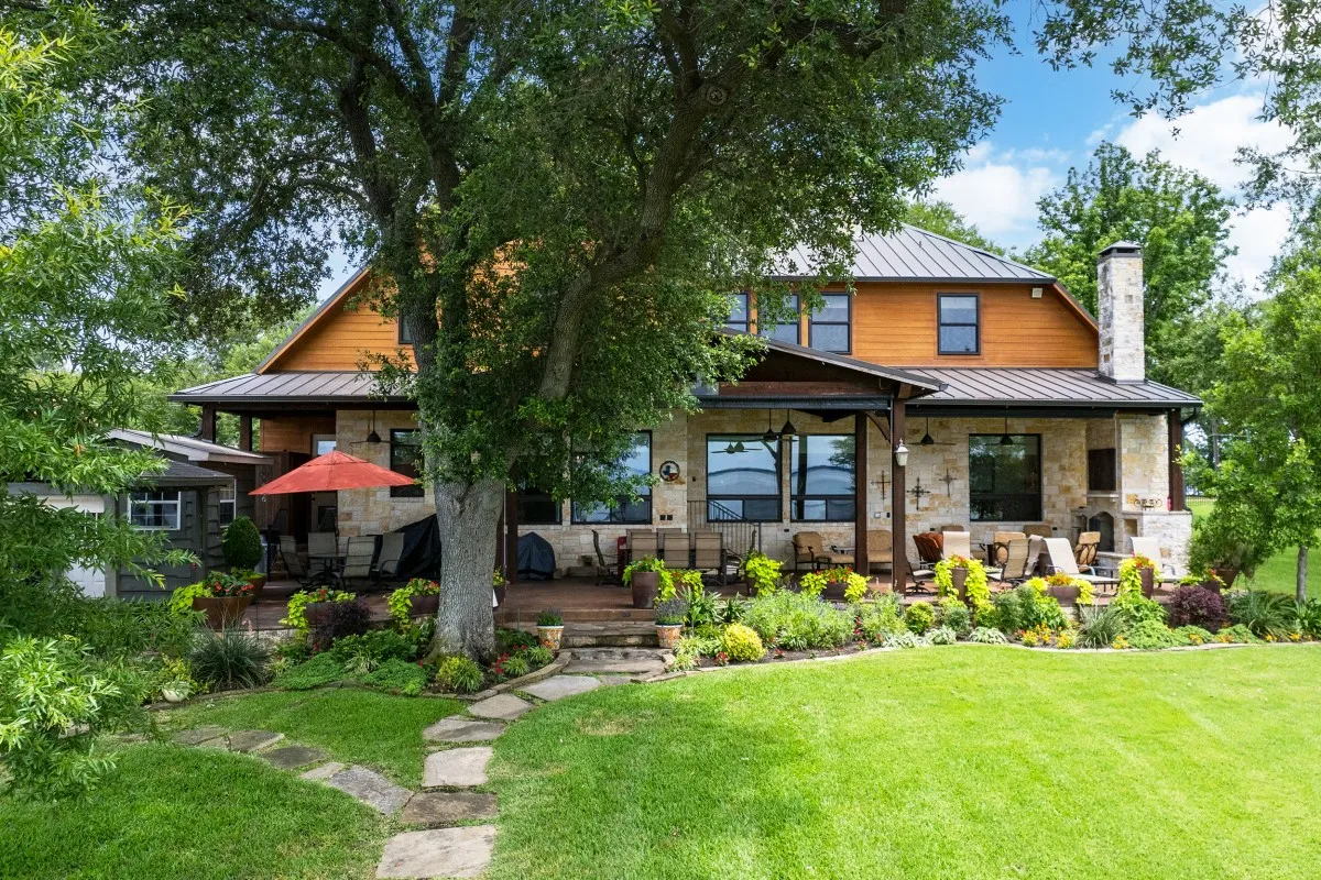 Single Family Residence For Sale in Henderson County , 172 Enchanted Drive, Enchanted Oaks, Texas 75156, 6 Bedrooms, 8 Bathrooms, 2 Garage spaces, 4,200 Sqft, built in 2013, Price $2,890,000, mls#21320365, Real Estate Agent in Enchanted Oaks, Homes For Sale in Henderson county, Homes For Sale in Enchanted Oaks, Realtor in Enchanted Oaks Texas, Real Estate Brokerage Independent Realty Texas, Luminita Cordes Realtor