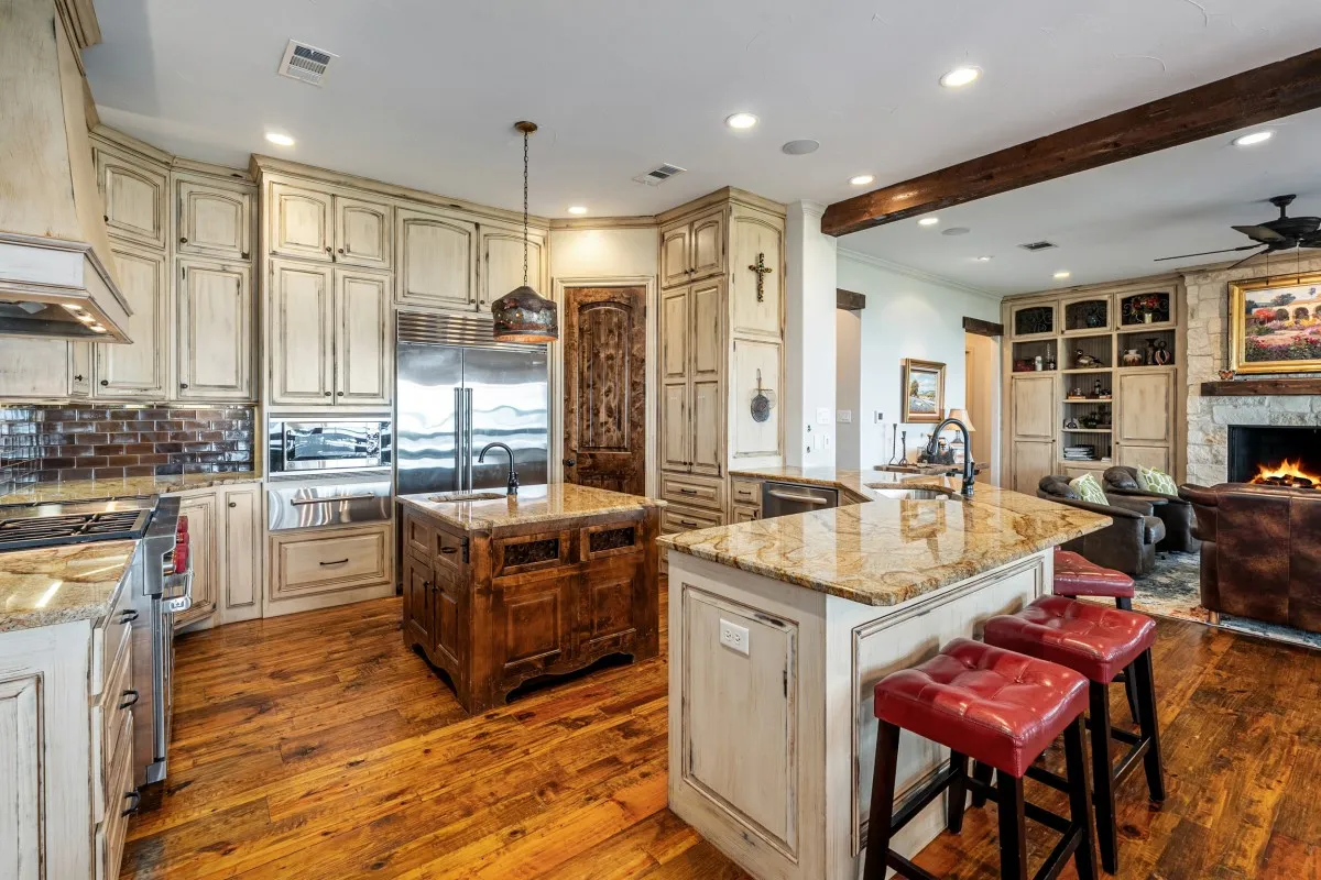 Single Family Residence For Sale in Henderson County , 172 Enchanted Drive, Enchanted Oaks, Texas 75156, 6 Bedrooms, 8 Bathrooms, 2 Garage spaces, 4,200 Sqft, built in 2013, Price $2,890,000, mls#21320365, Real Estate Agent in Enchanted Oaks, Homes For Sale in Henderson county, Homes For Sale in Enchanted Oaks, Realtor in Enchanted Oaks Texas, Real Estate Brokerage Independent Realty Texas, Luminita Cordes Realtor