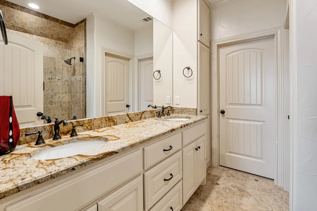 Single Family Residence For Sale in Henderson County , 172 Enchanted Drive, Enchanted Oaks, Texas 75156, 6 Bedrooms, 8 Bathrooms, 2 Garage spaces, 4,200 Sqft, built in 2013, Price $2,890,000, mls#21320365, Real Estate Agent in Enchanted Oaks, Homes For Sale in Henderson county, Homes For Sale in Enchanted Oaks, Realtor in Enchanted Oaks Texas, Real Estate Brokerage Independent Realty Texas, Luminita Cordes Realtor