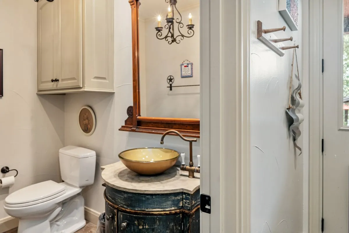 Single Family Residence For Sale in Henderson County , 172 Enchanted Drive, Enchanted Oaks, Texas 75156, 6 Bedrooms, 8 Bathrooms, 2 Garage spaces, 4,200 Sqft, built in 2013, Price $2,890,000, mls#21320365, Real Estate Agent in Enchanted Oaks, Homes For Sale in Henderson county, Homes For Sale in Enchanted Oaks, Realtor in Enchanted Oaks Texas, Real Estate Brokerage Independent Realty Texas, Luminita Cordes Realtor