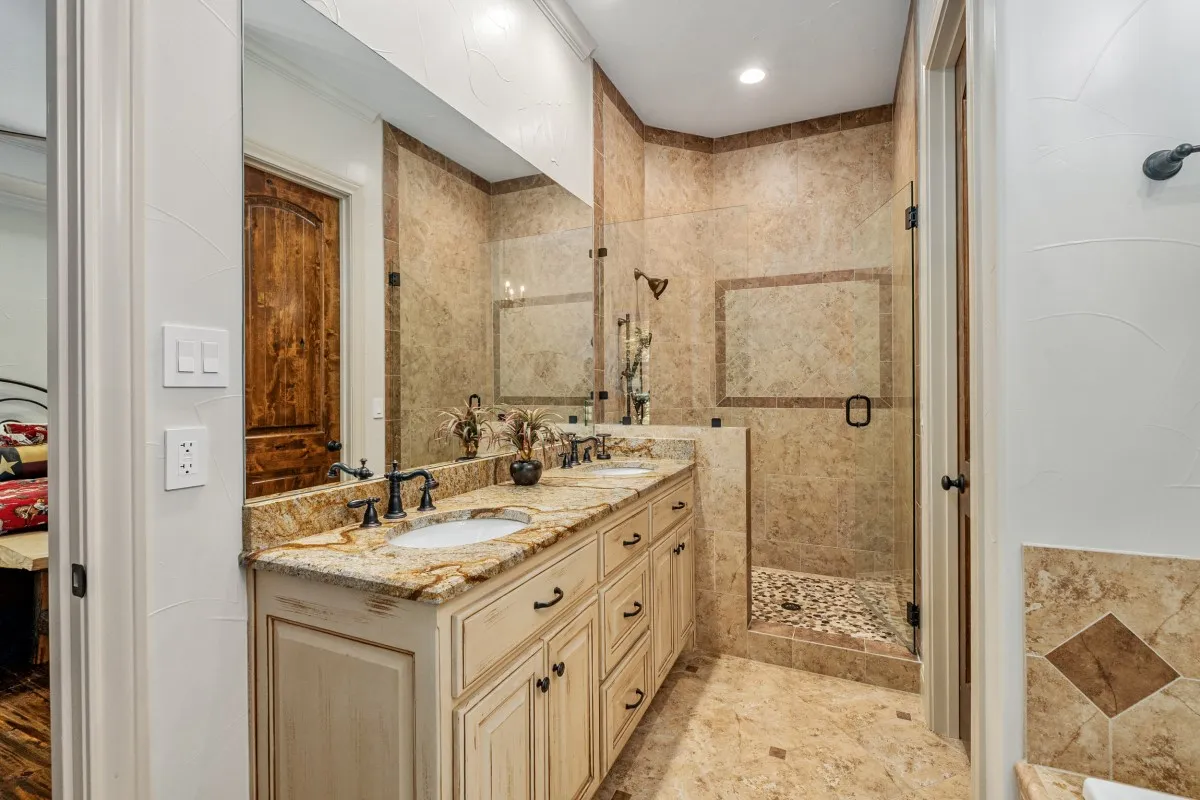 Single Family Residence For Sale in Henderson County , 172 Enchanted Drive, Enchanted Oaks, Texas 75156, 6 Bedrooms, 8 Bathrooms, 2 Garage spaces, 4,200 Sqft, built in 2013, Price $2,890,000, mls#21320365, Real Estate Agent in Enchanted Oaks, Homes For Sale in Henderson county, Homes For Sale in Enchanted Oaks, Realtor in Enchanted Oaks Texas, Real Estate Brokerage Independent Realty Texas, Luminita Cordes Realtor