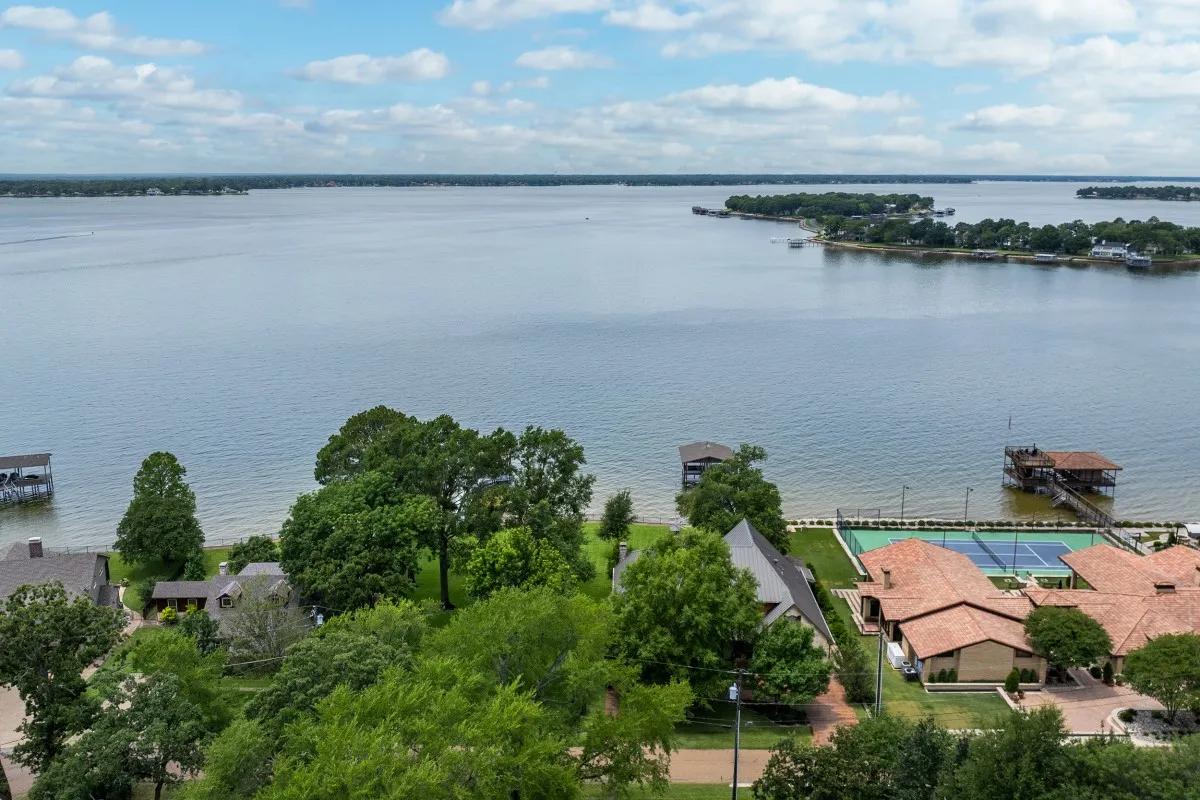 Single Family Residence For Sale in Henderson County , 172 Enchanted Drive, Enchanted Oaks, Texas 75156, 6 Bedrooms, 8 Bathrooms, 2 Garage spaces, 4,200 Sqft, built in 2013, Price $2,890,000, mls#21320365, Real Estate Agent in Enchanted Oaks, Homes For Sale in Henderson county, Homes For Sale in Enchanted Oaks, Realtor in Enchanted Oaks Texas, Real Estate Brokerage Independent Realty Texas, Luminita Cordes Realtor
