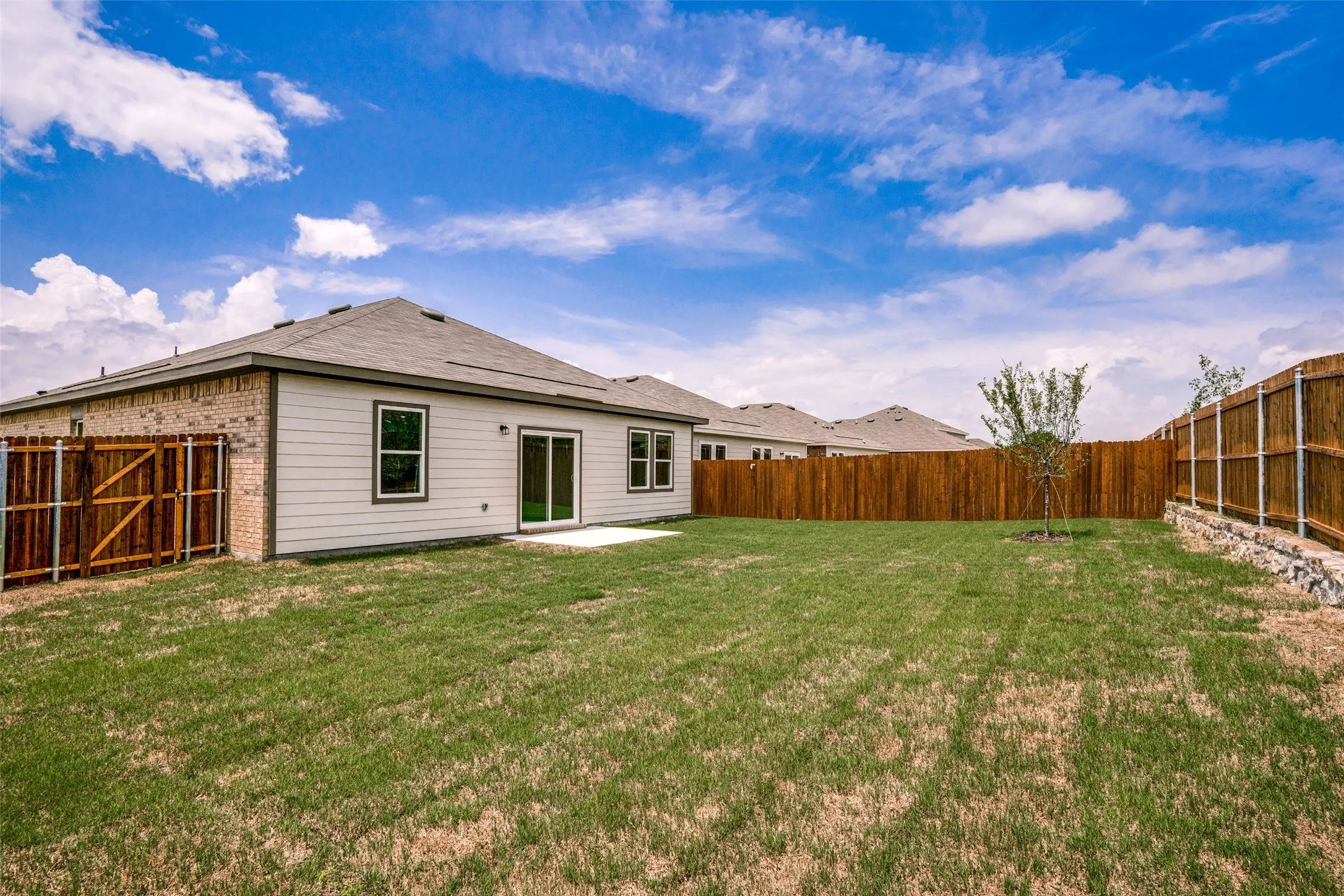 Single Family Residence For Rent in Collin County , 786 Wilshire Drive, Lavon, Texas 75166, 4 Bedroom, 2 Bathroom, 2 Garage spaces, 1,884 Sqft, built in 2021, Price $1,995, mls#21320352, Real Estate Agent in Lavon, Homes For Rent in Collin county, Homes For Rent in Lavon, Realtor in Lavon Texas, Real Estate Brokerage Independent Realty Texas, Luminita Cordes Realtor