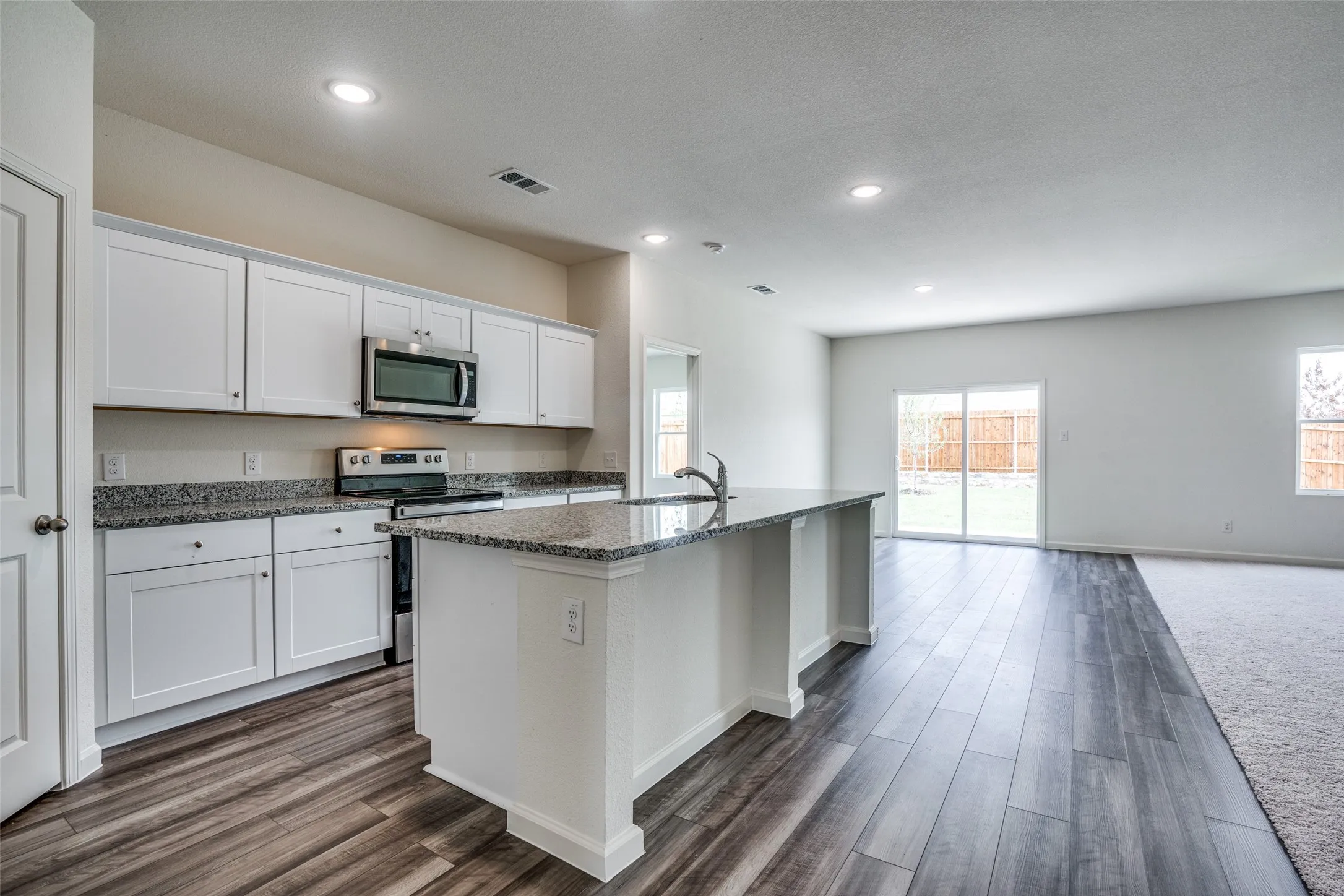 Single Family Residence For Rent in Collin County , 786 Wilshire Drive, Lavon, Texas 75166, 4 Bedroom, 2 Bathroom, 2 Garage spaces, 1,884 Sqft, built in 2021, Price $1,995, mls#21320352, Real Estate Agent in Lavon, Homes For Rent in Collin county, Homes For Rent in Lavon, Realtor in Lavon Texas, Real Estate Brokerage Independent Realty Texas, Luminita Cordes Realtor
