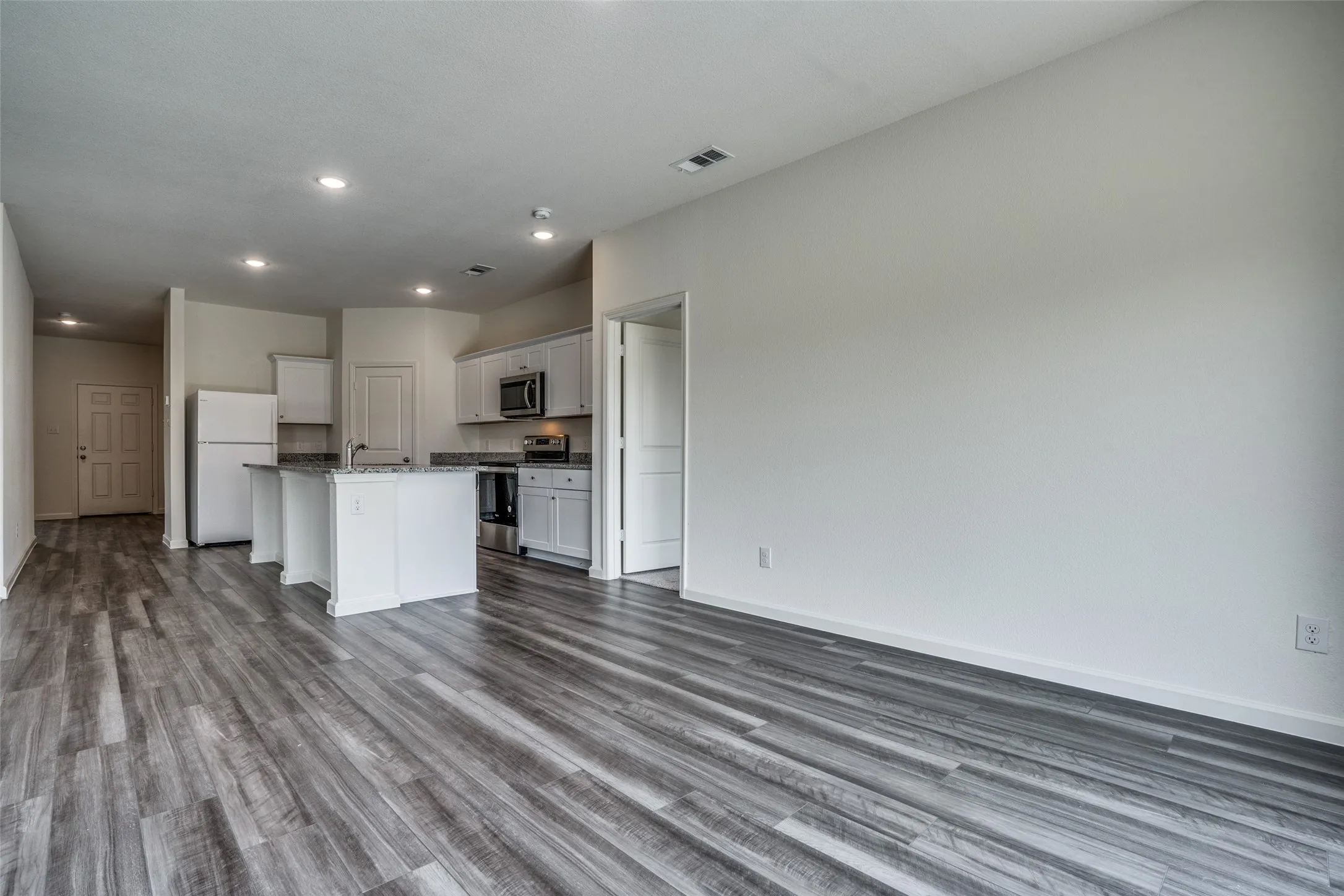 Single Family Residence For Rent in Collin County , 786 Wilshire Drive, Lavon, Texas 75166, 4 Bedroom, 2 Bathroom, 2 Garage spaces, 1,884 Sqft, built in 2021, Price $1,995, mls#21320352, Real Estate Agent in Lavon, Homes For Rent in Collin county, Homes For Rent in Lavon, Realtor in Lavon Texas, Real Estate Brokerage Independent Realty Texas, Luminita Cordes Realtor