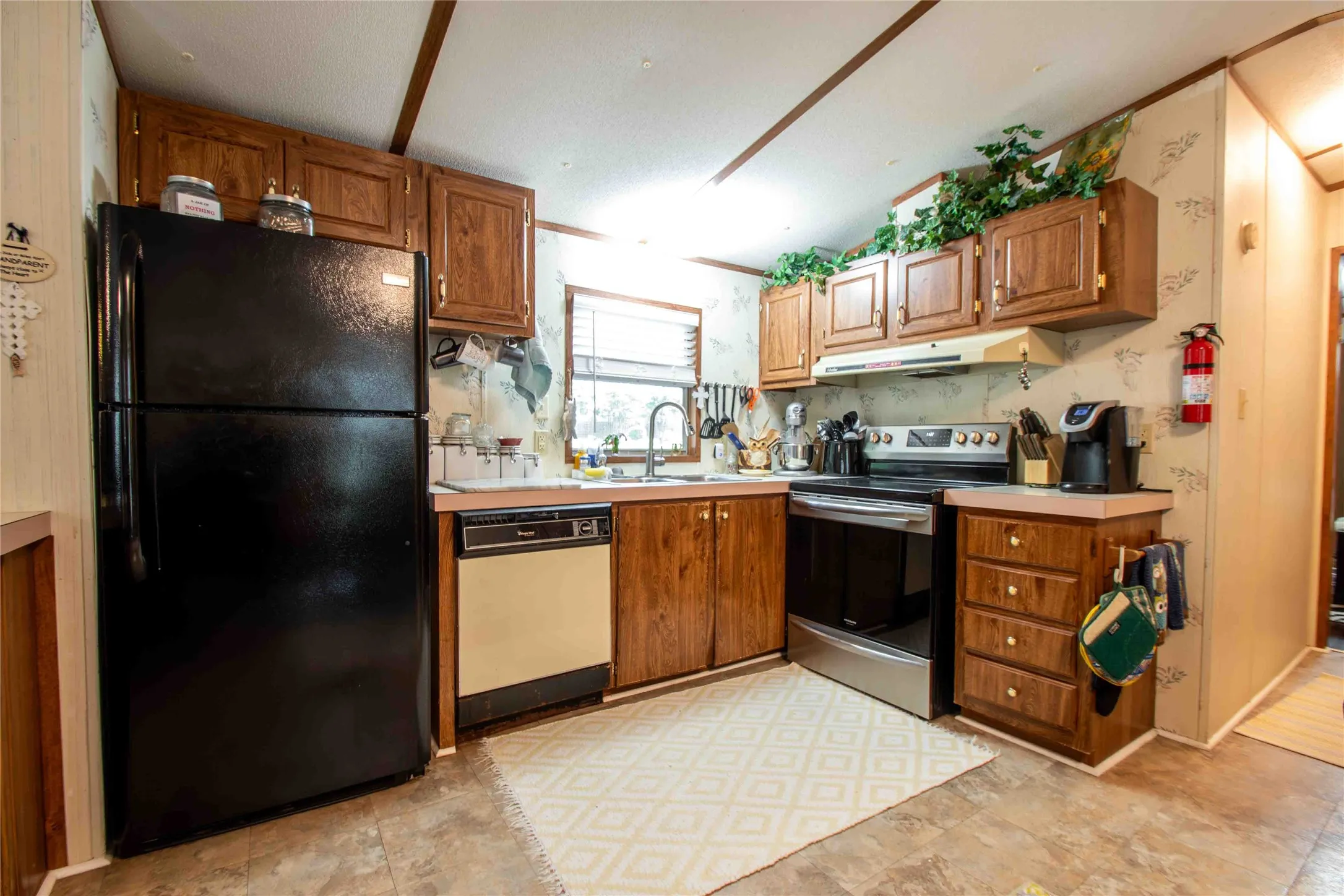 Manufactured Home For Sale in Van Zandt County , 190 E Sycamore Lane, Murchison, Texas 75778, 3 Bedrooms, 2 Bathrooms, Garage spaces, 1,184 Sqft, built in 1991, Price $137,500, mls#21320200, Real Estate Agent in Murchison, Homes For Sale in Van Zandt county, Homes For Sale in Murchison, Realtor in Murchison Texas, Real Estate Brokerage Independent Realty Texas, Luminita Cordes Realtor