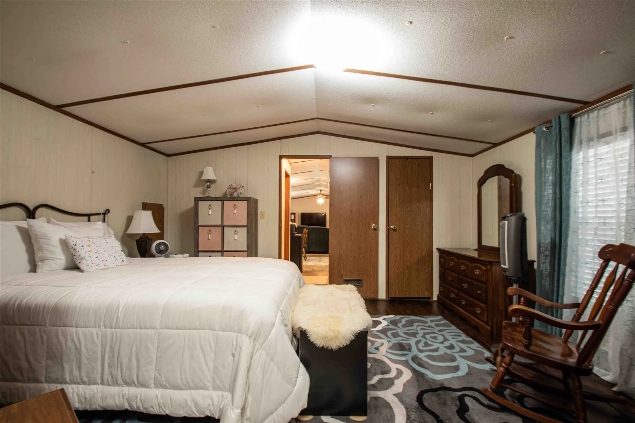 Master BR with view of entrance to room