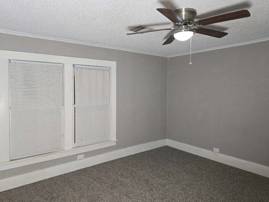 Single Family Residence For Sale in Taylor County , 2218 State Street, Abilene, Texas 79603, 2 Bedroom, 1 Bathroom, 1 Garage spaces, 1,120 Sqft, built in 1925, mls#21310856, Real Estate Agent in Abilene, Homes For Sale in Taylor county, Homes For Sale in Abilene, Realtor in Abilene Texas, Real Estate Brokerage Independent Realty Texas, Luminita Cordes Realtor