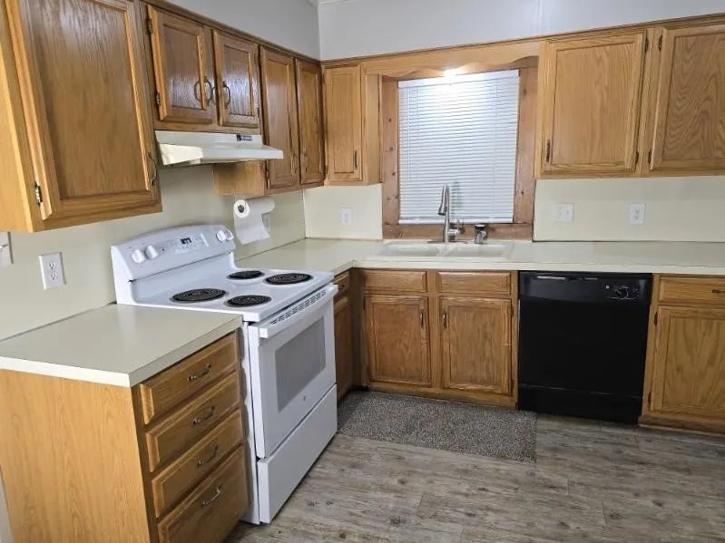 Single Family Residence For Sale in Taylor County , 2218 State Street, Abilene, Texas 79603, 2 Bedroom, 1 Bathroom, 1 Garage spaces, 1,120 Sqft, built in 1925, mls#21310856, Real Estate Agent in Abilene, Homes For Sale in Taylor county, Homes For Sale in Abilene, Realtor in Abilene Texas, Real Estate Brokerage Independent Realty Texas, Luminita Cordes Realtor