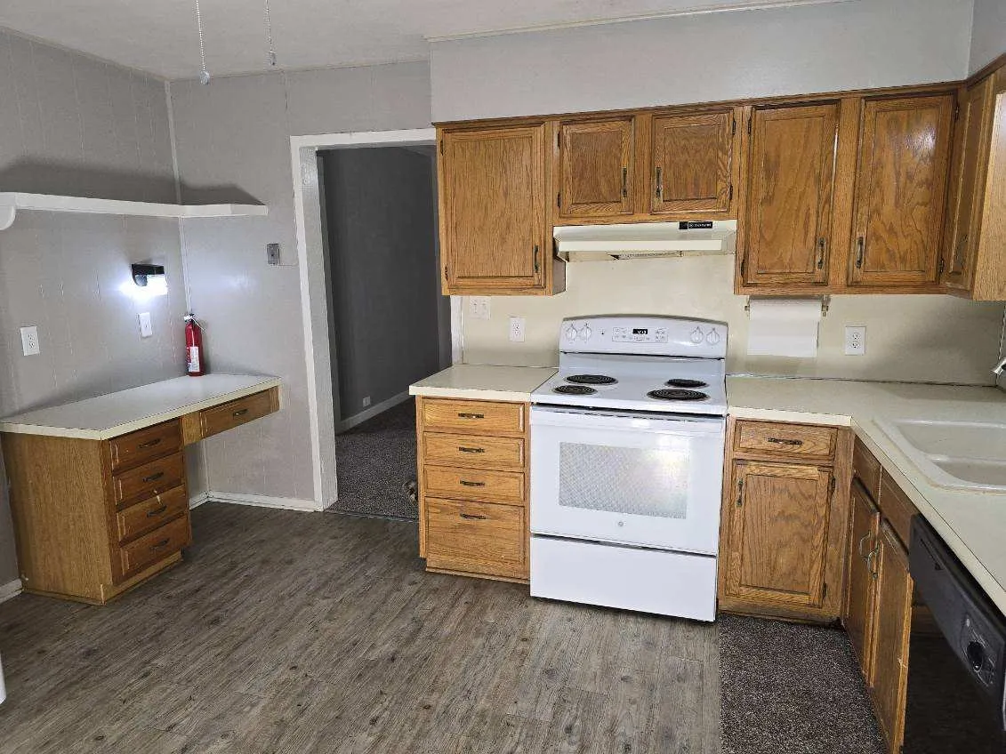 Single Family Residence For Sale in Taylor County , 2218 State Street, Abilene, Texas 79603, 2 Bedroom, 1 Bathroom, 1 Garage spaces, 1,120 Sqft, built in 1925, mls#21310856, Real Estate Agent in Abilene, Homes For Sale in Taylor county, Homes For Sale in Abilene, Realtor in Abilene Texas, Real Estate Brokerage Independent Realty Texas, Luminita Cordes Realtor