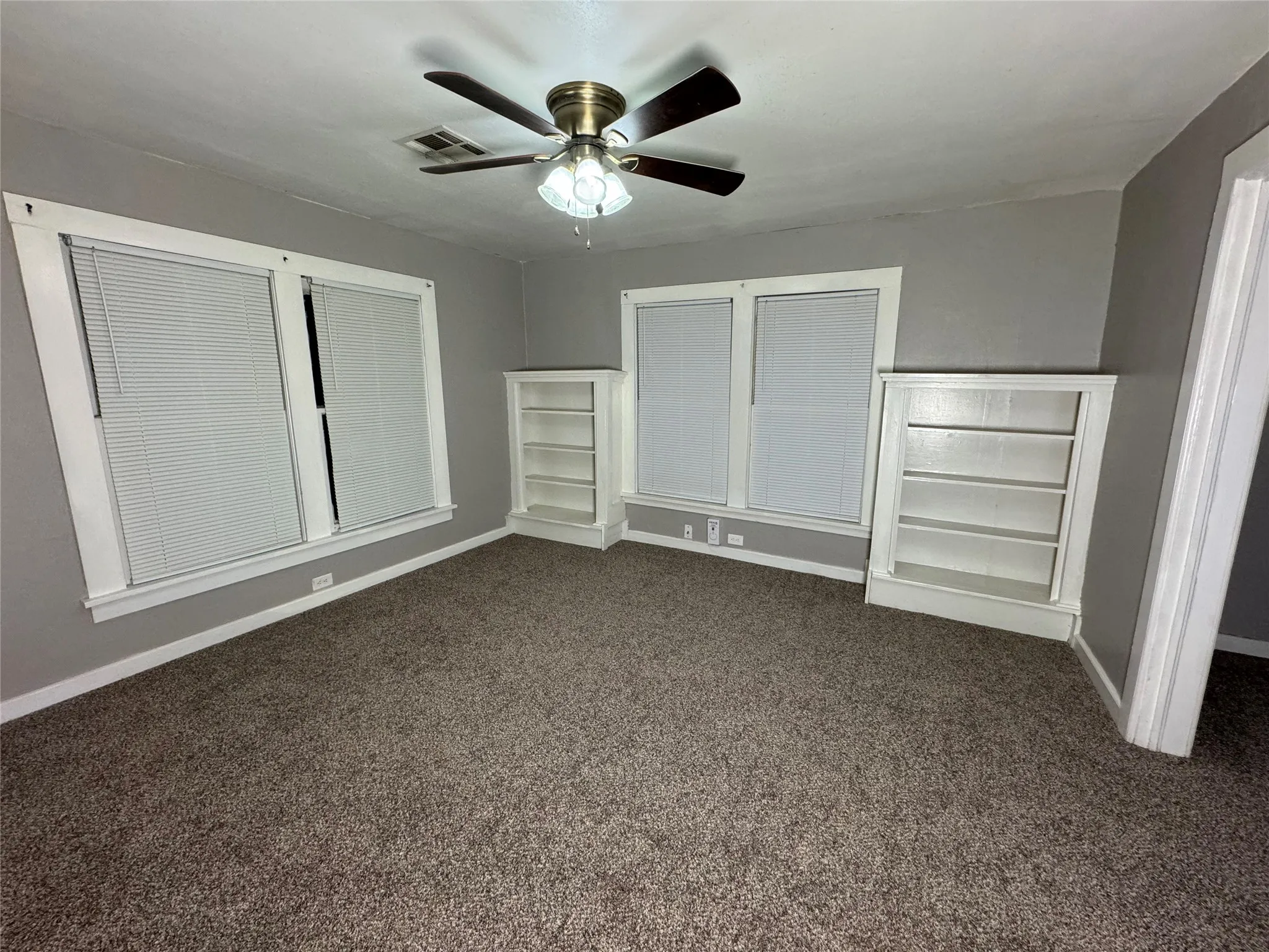 Single Family Residence For Sale in Taylor County , 2218 State Street, Abilene, Texas 79603, 2 Bedroom, 1 Bathroom, 1 Garage spaces, 1,120 Sqft, built in 1925, mls#21310856, Real Estate Agent in Abilene, Homes For Sale in Taylor county, Homes For Sale in Abilene, Realtor in Abilene Texas, Real Estate Brokerage Independent Realty Texas, Luminita Cordes Realtor