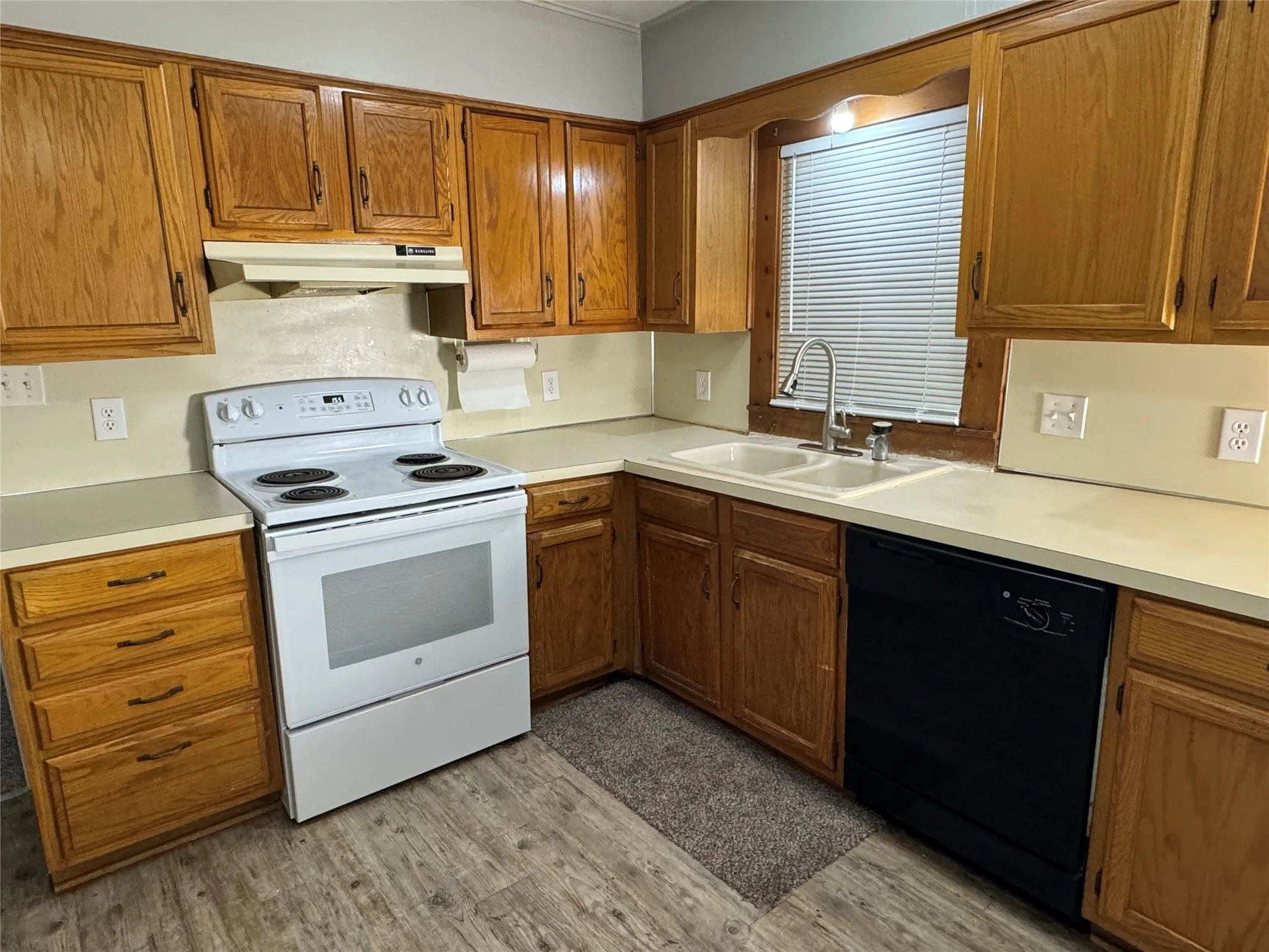 Single Family Residence For Sale in Taylor County , 2218 State Street, Abilene, Texas 79603, 2 Bedroom, 1 Bathroom, 1 Garage spaces, 1,120 Sqft, built in 1925, mls#21310856, Real Estate Agent in Abilene, Homes For Sale in Taylor county, Homes For Sale in Abilene, Realtor in Abilene Texas, Real Estate Brokerage Independent Realty Texas, Luminita Cordes Realtor