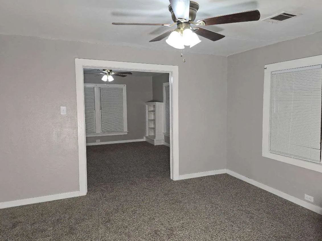 Single Family Residence For Sale in Taylor County , 2218 State Street, Abilene, Texas 79603, 2 Bedroom, 1 Bathroom, 1 Garage spaces, 1,120 Sqft, built in 1925, mls#21310856, Real Estate Agent in Abilene, Homes For Sale in Taylor county, Homes For Sale in Abilene, Realtor in Abilene Texas, Real Estate Brokerage Independent Realty Texas, Luminita Cordes Realtor