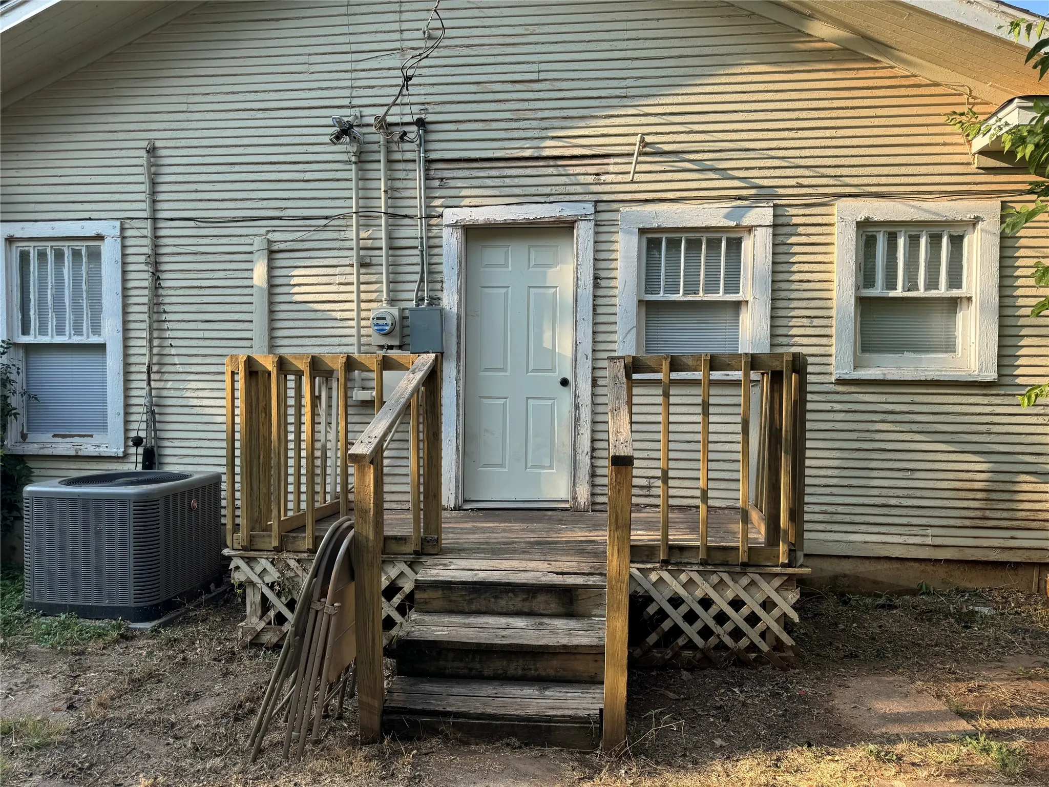 Single Family Residence For Sale in Taylor County , 2218 State Street, Abilene, Texas 79603, 2 Bedroom, 1 Bathroom, 1 Garage spaces, 1,120 Sqft, built in 1925, mls#21310856, Real Estate Agent in Abilene, Homes For Sale in Taylor county, Homes For Sale in Abilene, Realtor in Abilene Texas, Real Estate Brokerage Independent Realty Texas, Luminita Cordes Realtor