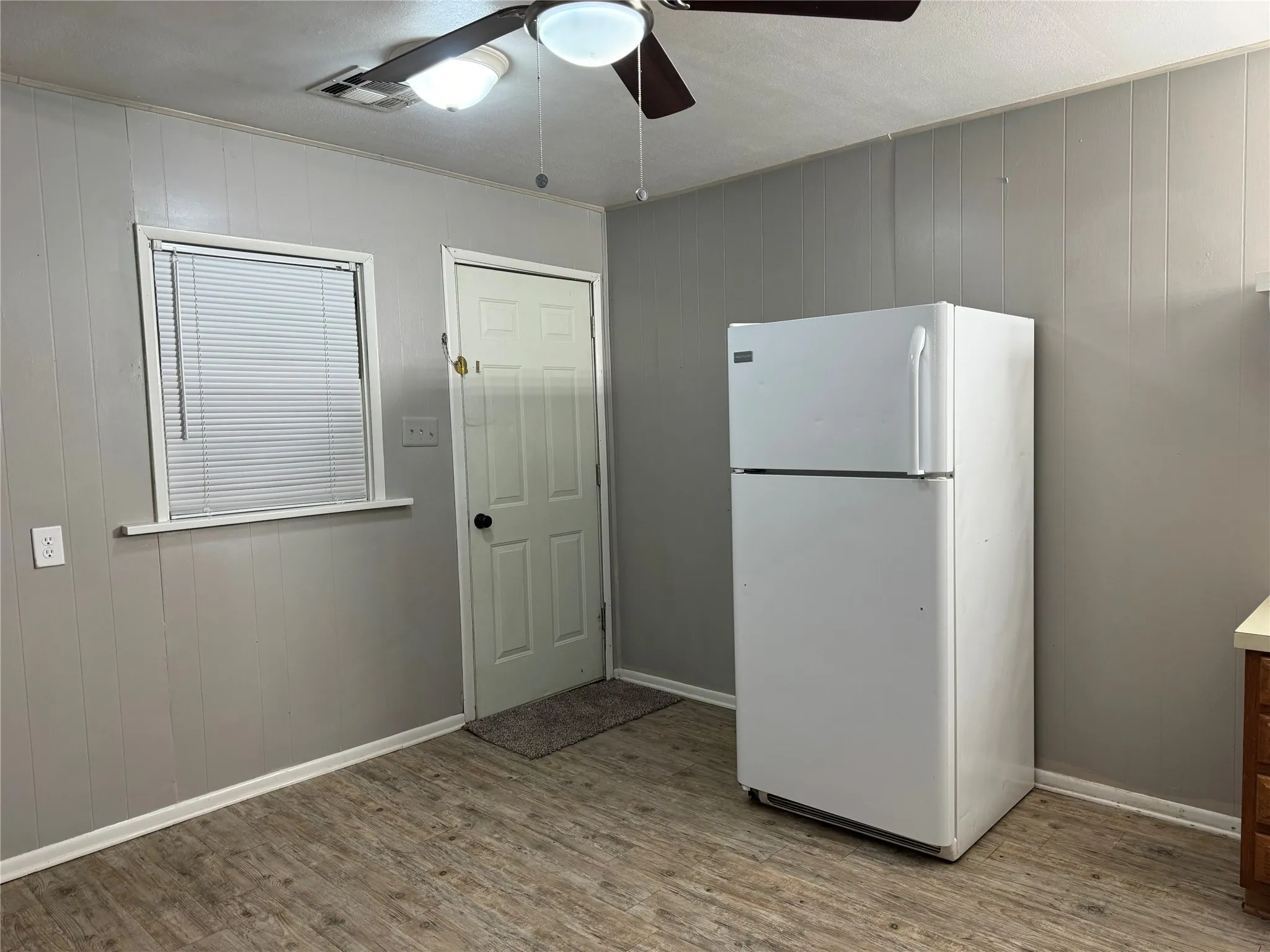 Single Family Residence For Sale in Taylor County , 2218 State Street, Abilene, Texas 79603, 2 Bedroom, 1 Bathroom, 1 Garage spaces, 1,120 Sqft, built in 1925, mls#21310856, Real Estate Agent in Abilene, Homes For Sale in Taylor county, Homes For Sale in Abilene, Realtor in Abilene Texas, Real Estate Brokerage Independent Realty Texas, Luminita Cordes Realtor