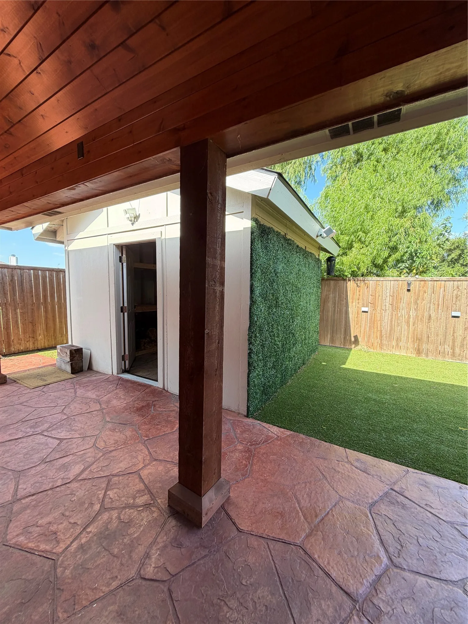 Single Family Residence For Sale in Dallas County , 2648 Carmen Drive, Grand Prairie, Texas 75052, 3 Bedroom, 2 Bathroom, 2 Garage spaces, 1,420 Sqft, built in 2003, mls#21316606, Real Estate Agent in Grand Prairie, Homes For Sale in Dallas county, Homes For Sale in Grand Prairie, Realtor in Grand Prairie Texas, Real Estate Brokerage Independent Realty Texas, Luminita Cordes Realtor
