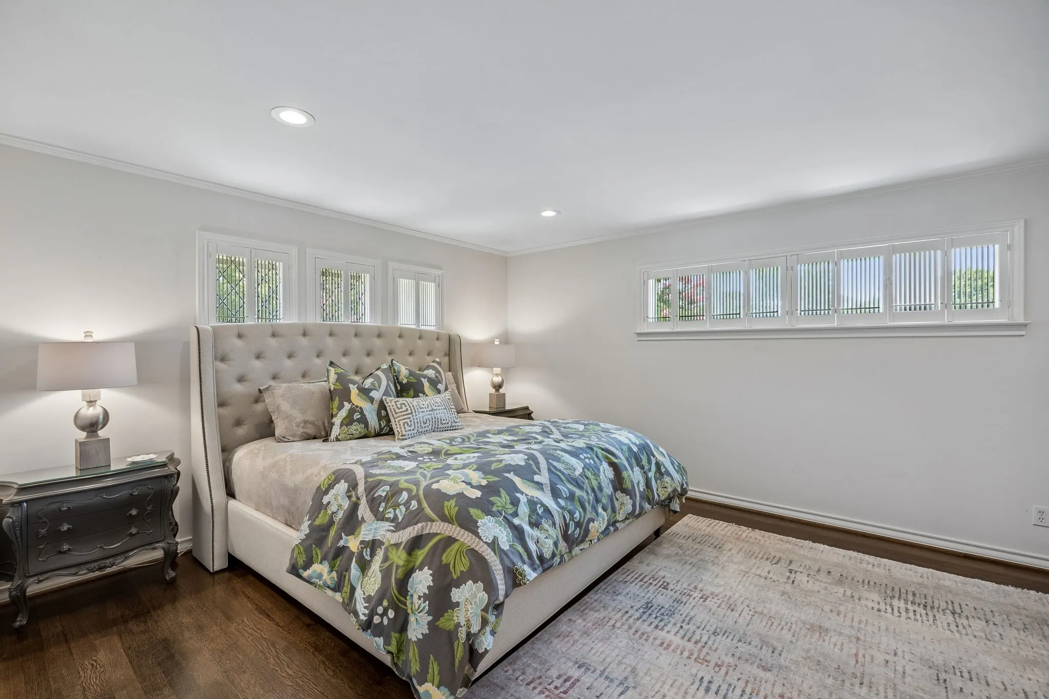 Bedroom 5 Split off the Kitchen with sitting area and ensuite bath, Perfect for Mother-in-Law Suite.