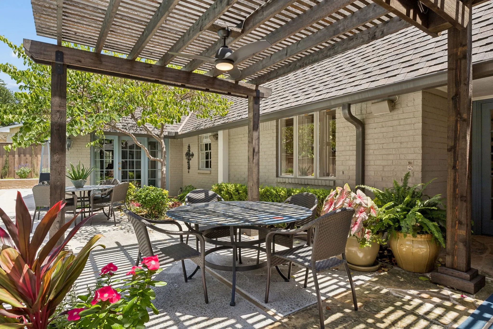 Multiple seating and entertaining areas to enjoy the views.