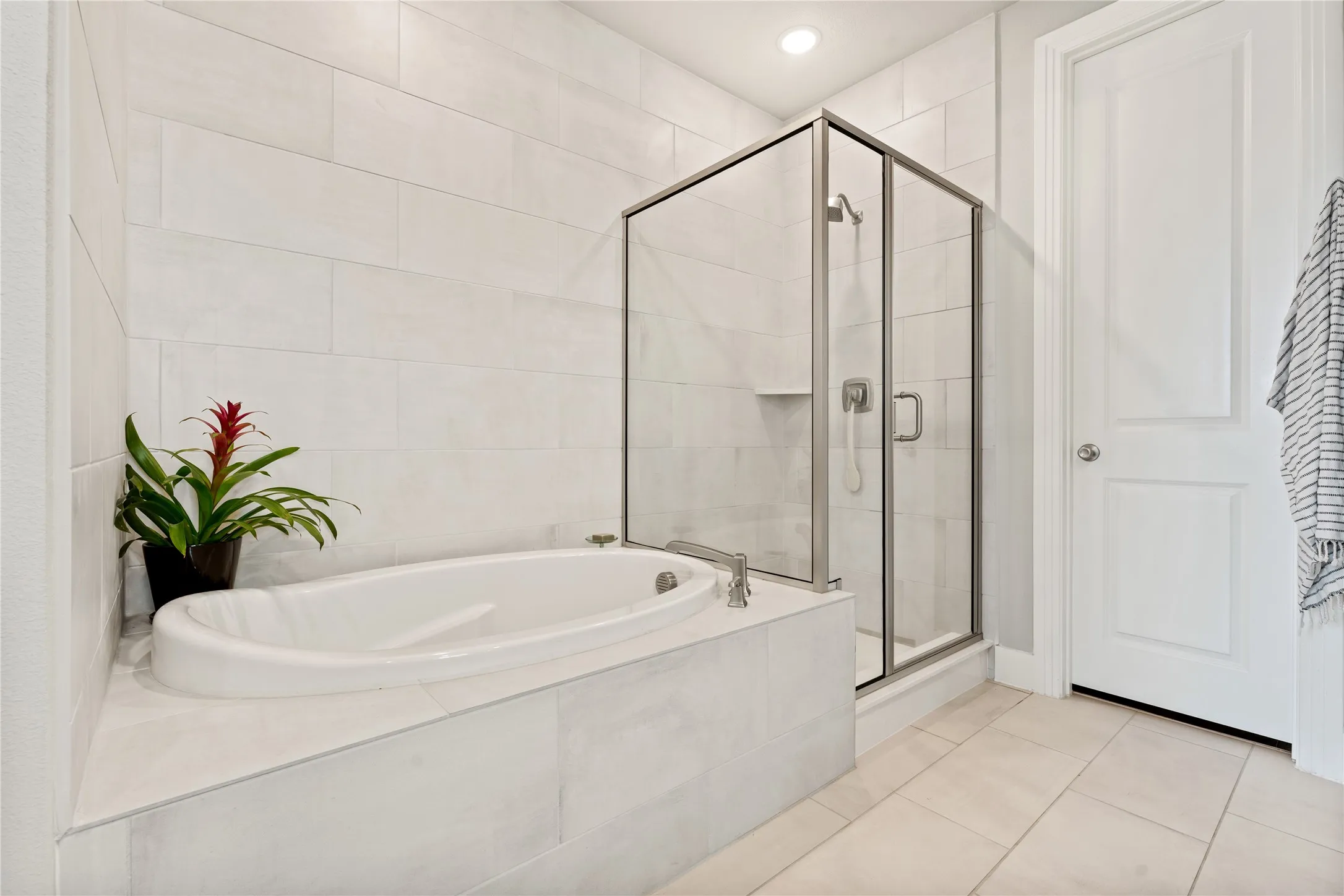 Single Family Residence For Sale in Collin County , 2813 Black Walnut Street, Mc Kinney, Texas 75071, 3 Bedroom, 3 Bathroom, 2 Garage spaces, 2,079 Sqft, built in 2020, mls#21315238, Real Estate Agent in Mc Kinney, Homes For Sale in Collin county, Homes For Sale in Mc Kinney, Realtor in Mc Kinney Texas, Real Estate Brokerage Independent Realty Texas, Luminita Cordes Realtor