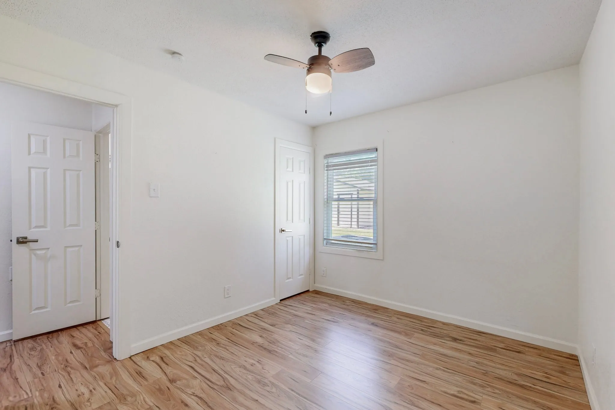 Single Family Residence For Sale in Dallas County , 813 Travis Street, Garland, Texas 75040, 4 Bedroom, 2 Bathroom, 2 Garage spaces, 1,188 Sqft, built in 1954, mls#21315506, Real Estate Agent in Garland, Homes For Sale in Dallas county, Homes For Sale in Garland, Realtor in Garland Texas, Real Estate Brokerage Independent Realty Texas, Luminita Cordes Realtor