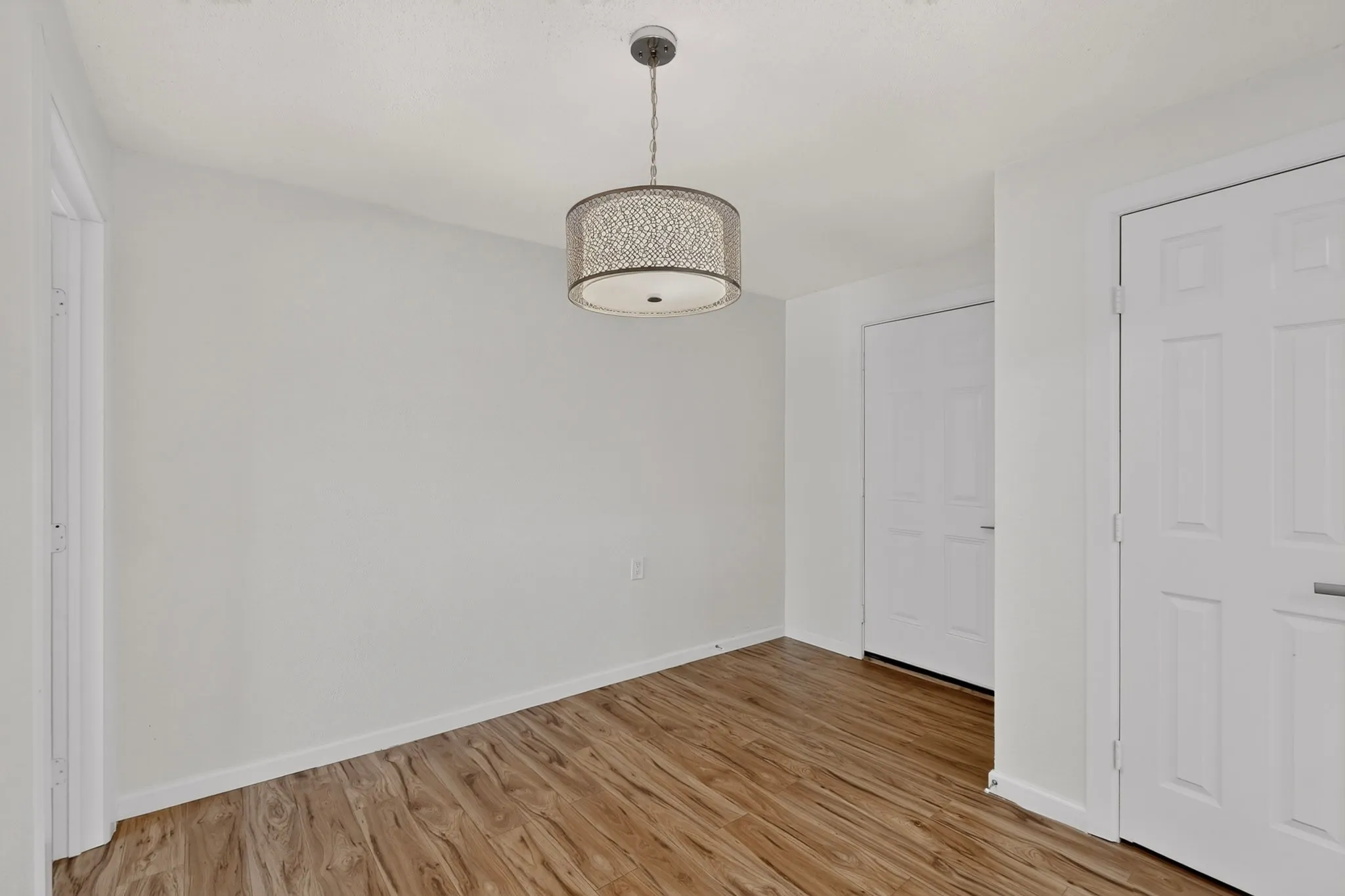 Single Family Residence For Sale in Dallas County , 813 Travis Street, Garland, Texas 75040, 4 Bedroom, 2 Bathroom, 2 Garage spaces, 1,188 Sqft, built in 1954, mls#21315506, Real Estate Agent in Garland, Homes For Sale in Dallas county, Homes For Sale in Garland, Realtor in Garland Texas, Real Estate Brokerage Independent Realty Texas, Luminita Cordes Realtor