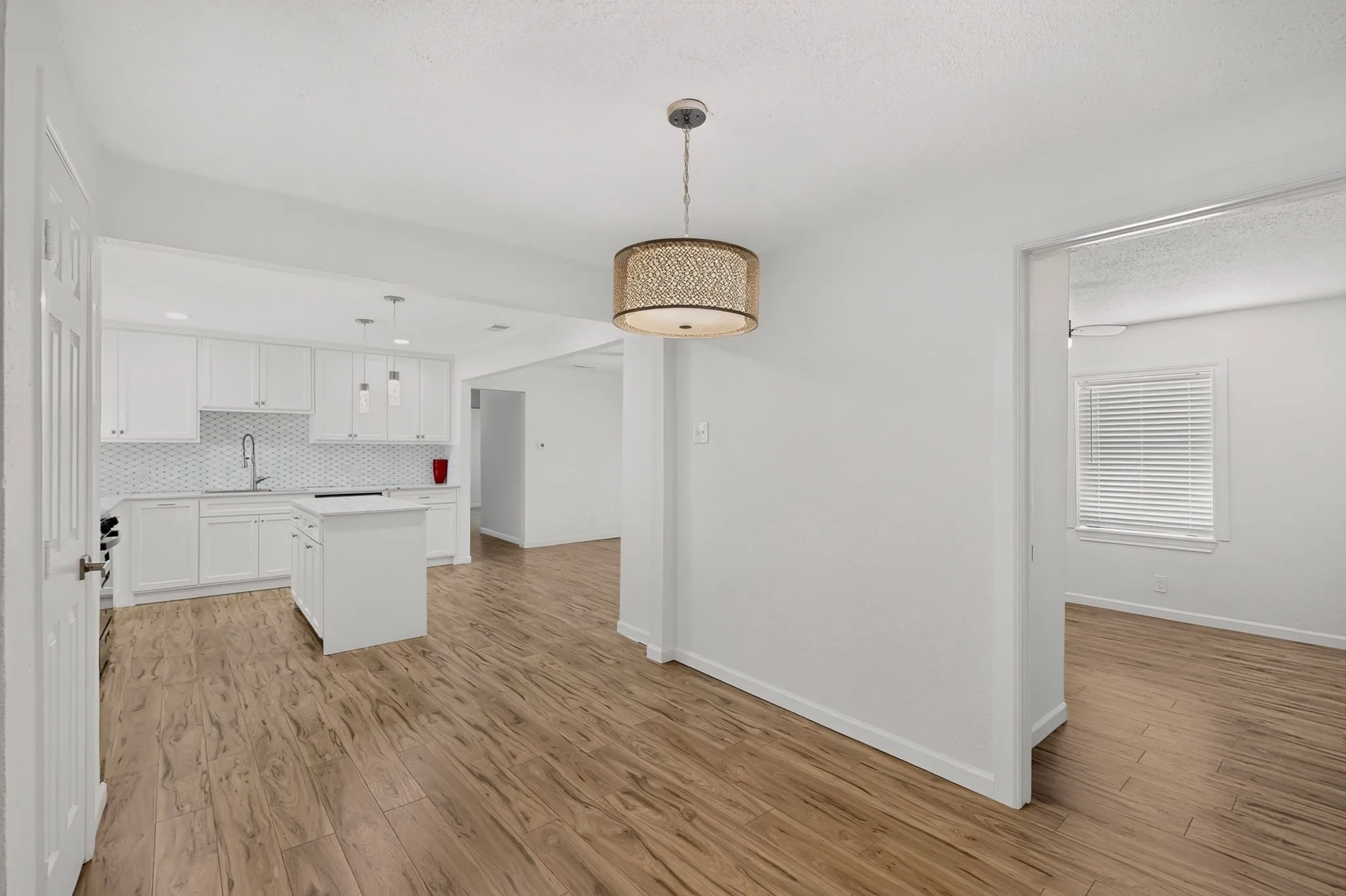 Single Family Residence For Sale in Dallas County , 813 Travis Street, Garland, Texas 75040, 4 Bedroom, 2 Bathroom, 2 Garage spaces, 1,188 Sqft, built in 1954, mls#21315506, Real Estate Agent in Garland, Homes For Sale in Dallas county, Homes For Sale in Garland, Realtor in Garland Texas, Real Estate Brokerage Independent Realty Texas, Luminita Cordes Realtor