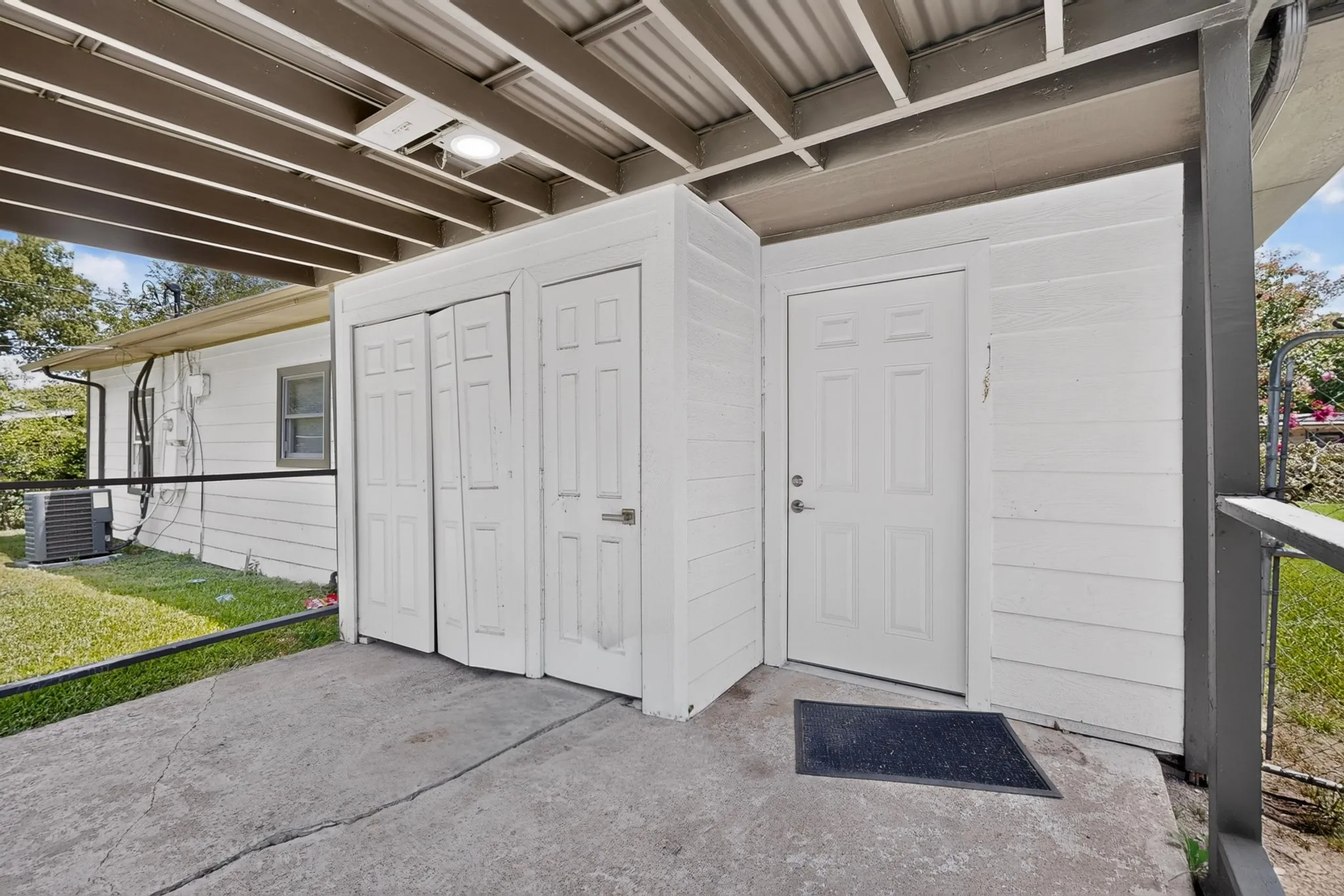 Single Family Residence For Sale in Dallas County , 813 Travis Street, Garland, Texas 75040, 4 Bedroom, 2 Bathroom, 2 Garage spaces, 1,188 Sqft, built in 1954, mls#21315506, Real Estate Agent in Garland, Homes For Sale in Dallas county, Homes For Sale in Garland, Realtor in Garland Texas, Real Estate Brokerage Independent Realty Texas, Luminita Cordes Realtor