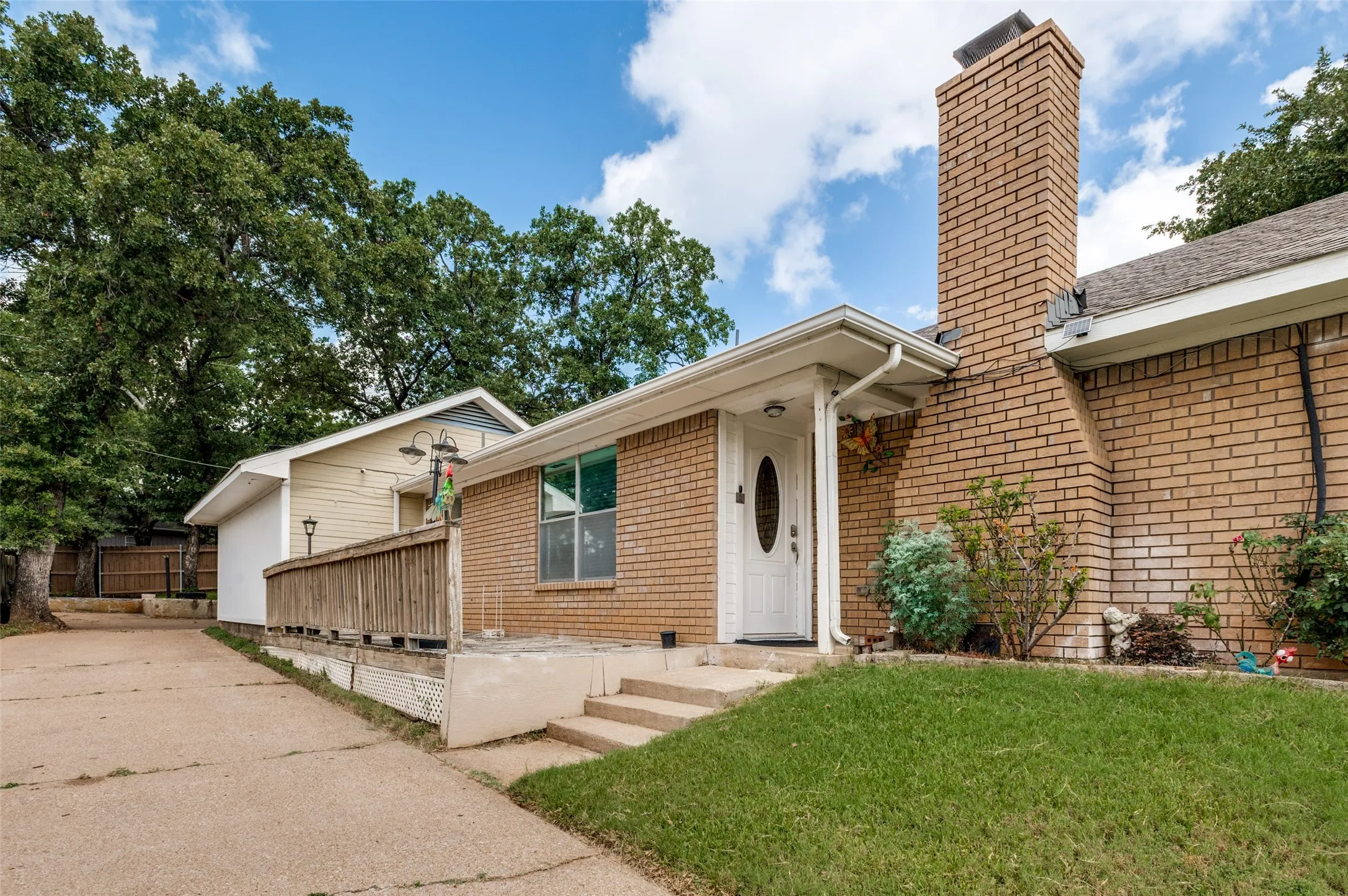 Single Family Residence For Sale in Tarrant County , 4108 Sunday Hill Drive, Arlington, Texas 76016, 3 Bedroom, 2 Bathroom, 2 Garage spaces, 1,284 Sqft, built in 1983, mls#21320398, Real Estate Agent in Arlington, Homes For Sale in Tarrant county, Homes For Sale in Arlington, Realtor in Arlington Texas, Real Estate Brokerage Independent Realty Texas, Luminita Cordes Realtor