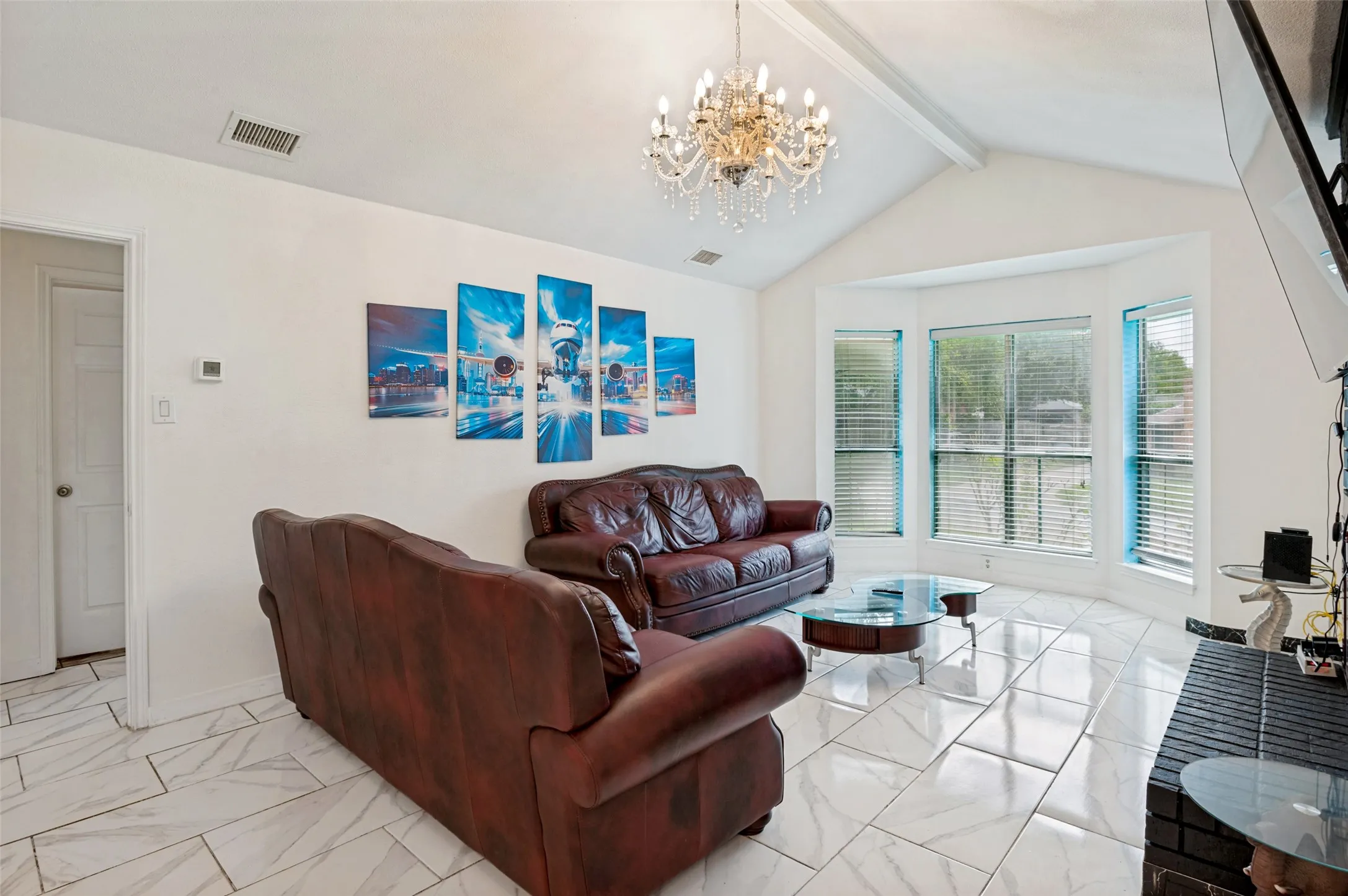 Single Family Residence For Sale in Tarrant County , 4108 Sunday Hill Drive, Arlington, Texas 76016, 3 Bedroom, 2 Bathroom, 2 Garage spaces, 1,284 Sqft, built in 1983, mls#21320398, Real Estate Agent in Arlington, Homes For Sale in Tarrant county, Homes For Sale in Arlington, Realtor in Arlington Texas, Real Estate Brokerage Independent Realty Texas, Luminita Cordes Realtor