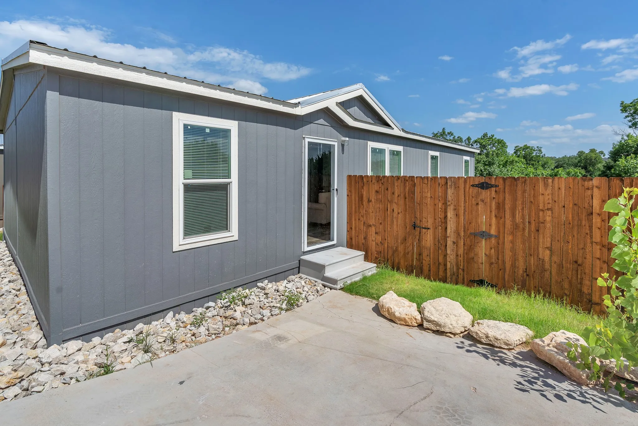 Manufactured Home For Sale in Hood County , 817 Thicket Trail, Granbury, Texas 76048, 3 Bedroom, 2 Bathroom, Garage spaces, 1,344 Sqft, built in 2024, mls#21320403, Real Estate Agent in Granbury, Homes For Sale in Hood county, Homes For Sale in Granbury, Realtor in Granbury Texas, Real Estate Brokerage Independent Realty Texas, Luminita Cordes Realtor