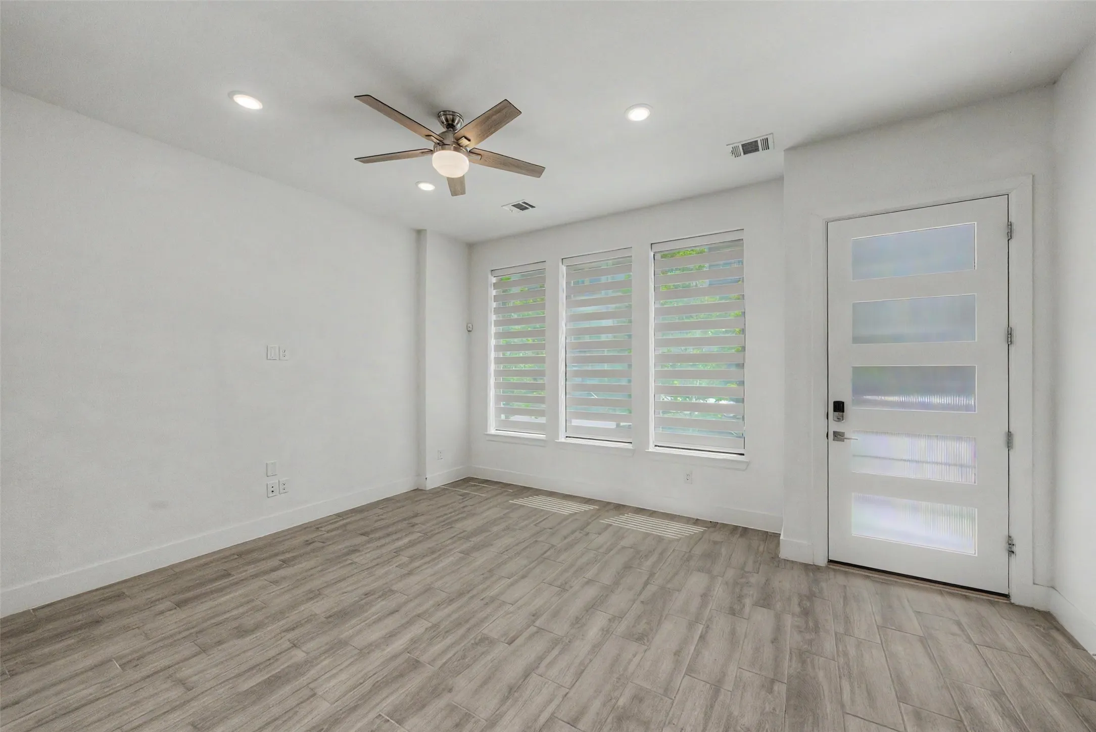 Single Family Residence For Sale in Dallas County , 618 Winners Circle, Rowlett, Texas 75088, 3 Bedroom, 4 Bathroom, 2 Garage spaces, 1,899 Sqft, built in 2023, mls#21318986, Real Estate Agent in Rowlett, Homes For Sale in Dallas county, Homes For Sale in Rowlett, Realtor in Rowlett Texas, Real Estate Brokerage Independent Realty Texas, Luminita Cordes Realtor