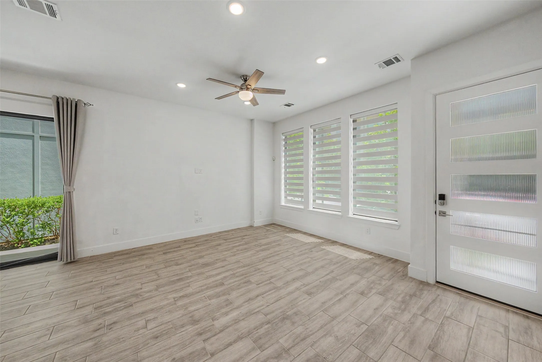 Single Family Residence For Sale in Dallas County , 618 Winners Circle, Rowlett, Texas 75088, 3 Bedroom, 4 Bathroom, 2 Garage spaces, 1,899 Sqft, built in 2023, mls#21318986, Real Estate Agent in Rowlett, Homes For Sale in Dallas county, Homes For Sale in Rowlett, Realtor in Rowlett Texas, Real Estate Brokerage Independent Realty Texas, Luminita Cordes Realtor