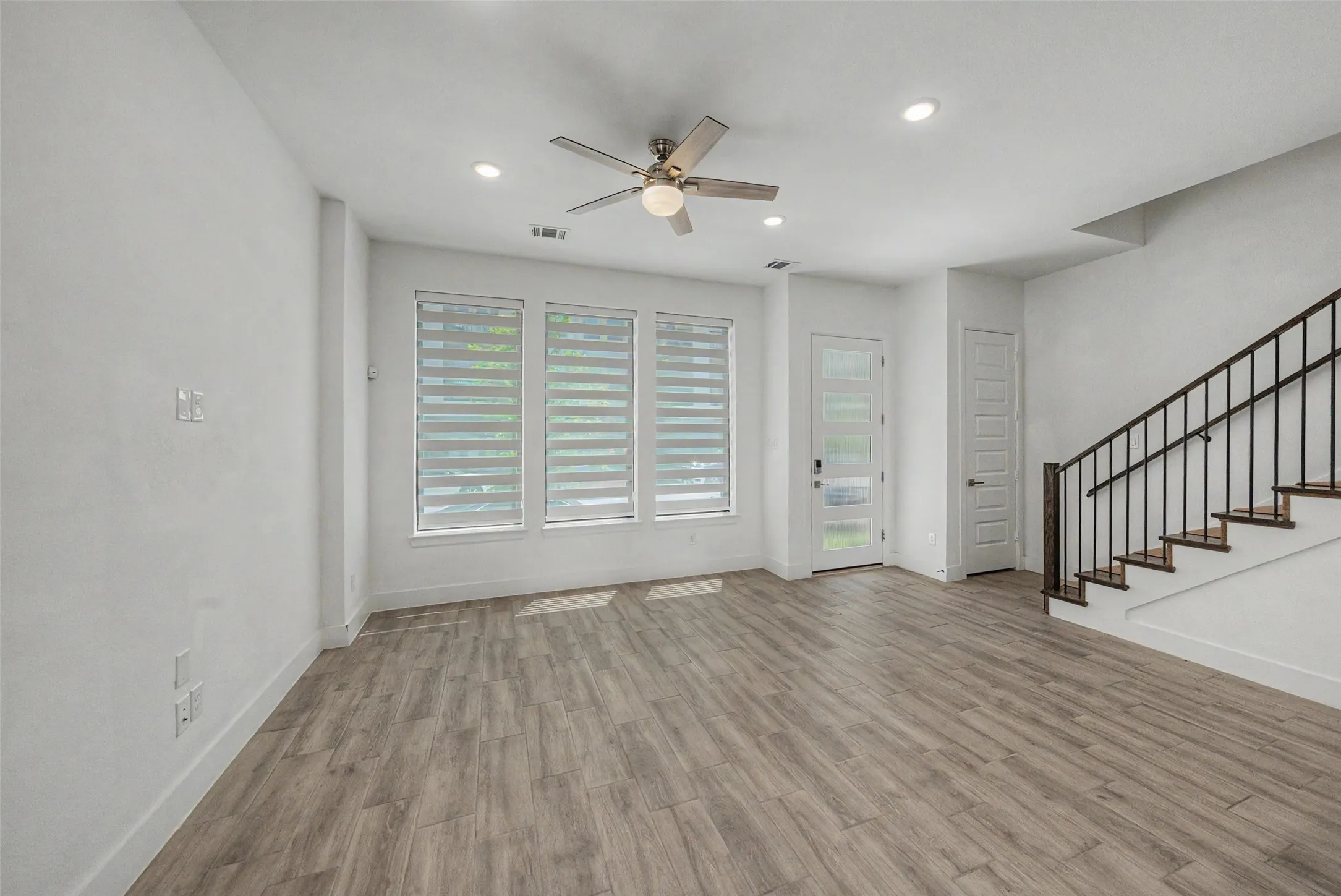 Single Family Residence For Sale in Dallas County , 618 Winners Circle, Rowlett, Texas 75088, 3 Bedroom, 4 Bathroom, 2 Garage spaces, 1,899 Sqft, built in 2023, mls#21318986, Real Estate Agent in Rowlett, Homes For Sale in Dallas county, Homes For Sale in Rowlett, Realtor in Rowlett Texas, Real Estate Brokerage Independent Realty Texas, Luminita Cordes Realtor