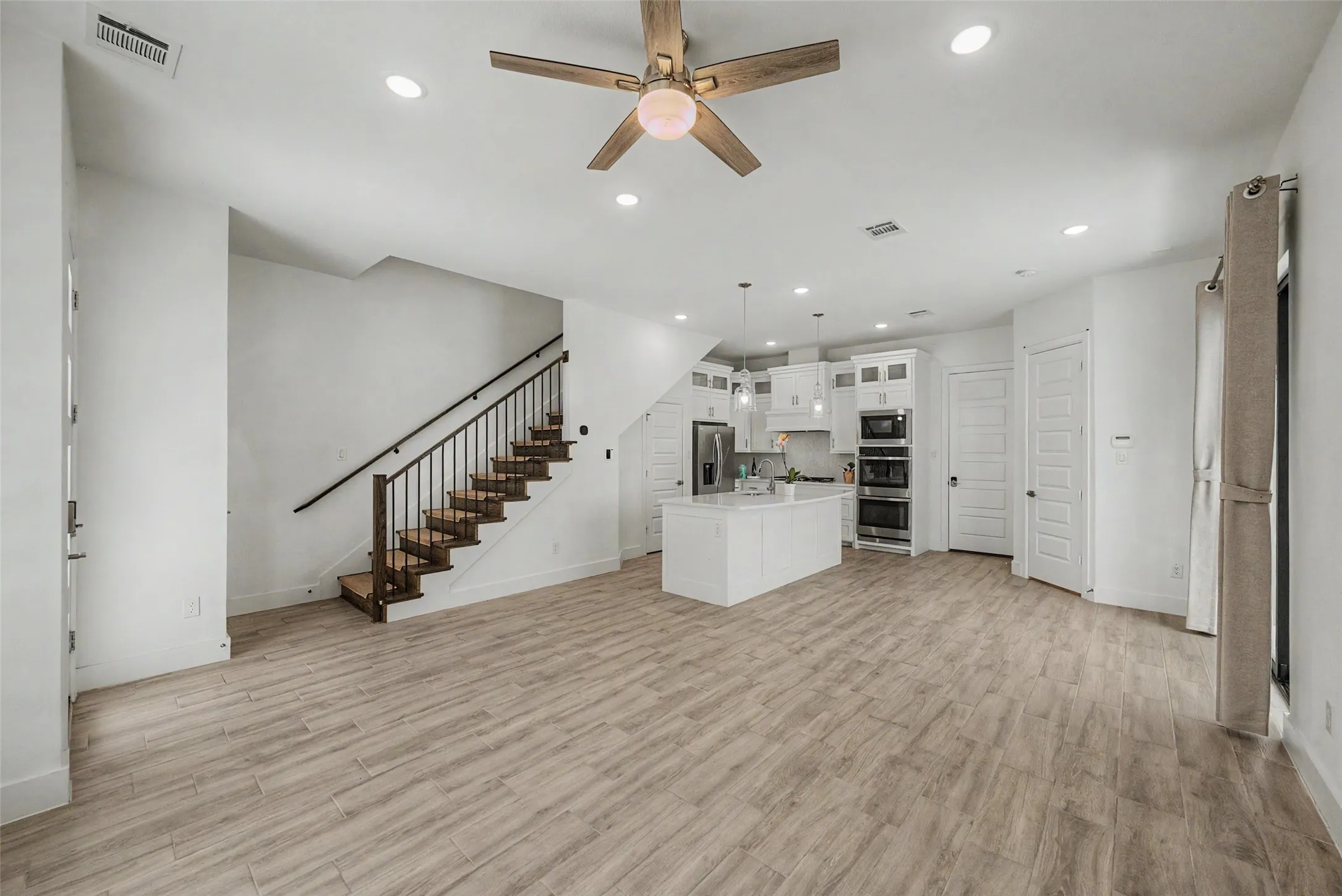 Single Family Residence For Sale in Dallas County , 618 Winners Circle, Rowlett, Texas 75088, 3 Bedroom, 4 Bathroom, 2 Garage spaces, 1,899 Sqft, built in 2023, mls#21318986, Real Estate Agent in Rowlett, Homes For Sale in Dallas county, Homes For Sale in Rowlett, Realtor in Rowlett Texas, Real Estate Brokerage Independent Realty Texas, Luminita Cordes Realtor