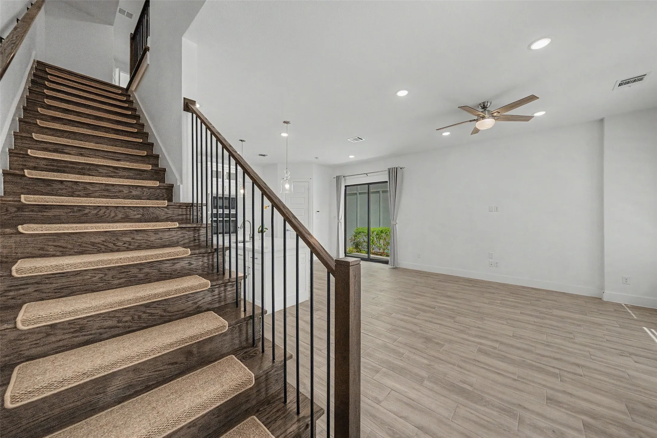 Single Family Residence For Sale in Dallas County , 618 Winners Circle, Rowlett, Texas 75088, 3 Bedroom, 4 Bathroom, 2 Garage spaces, 1,899 Sqft, built in 2023, mls#21318986, Real Estate Agent in Rowlett, Homes For Sale in Dallas county, Homes For Sale in Rowlett, Realtor in Rowlett Texas, Real Estate Brokerage Independent Realty Texas, Luminita Cordes Realtor