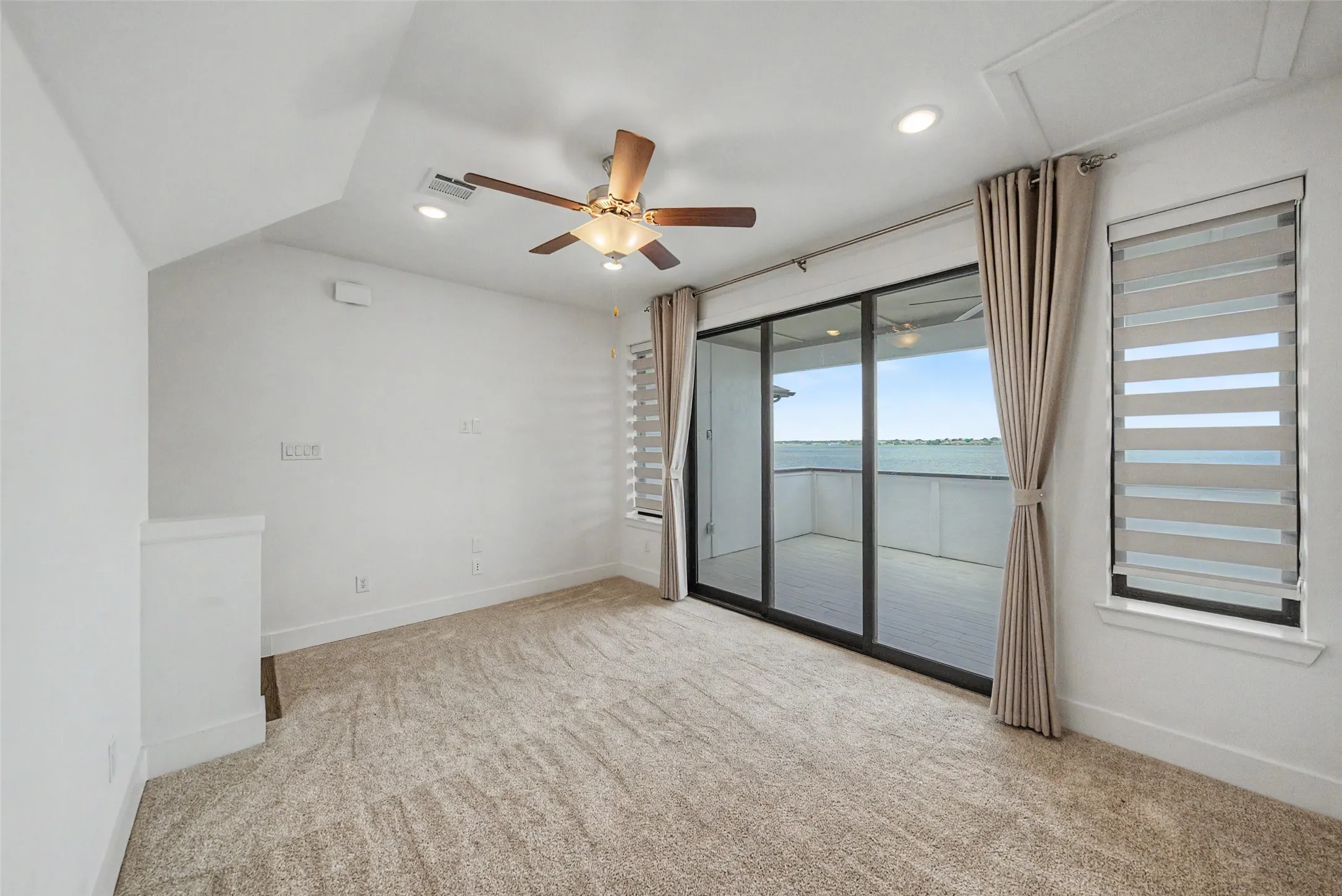 Single Family Residence For Sale in Dallas County , 618 Winners Circle, Rowlett, Texas 75088, 3 Bedroom, 4 Bathroom, 2 Garage spaces, 1,899 Sqft, built in 2023, mls#21318986, Real Estate Agent in Rowlett, Homes For Sale in Dallas county, Homes For Sale in Rowlett, Realtor in Rowlett Texas, Real Estate Brokerage Independent Realty Texas, Luminita Cordes Realtor