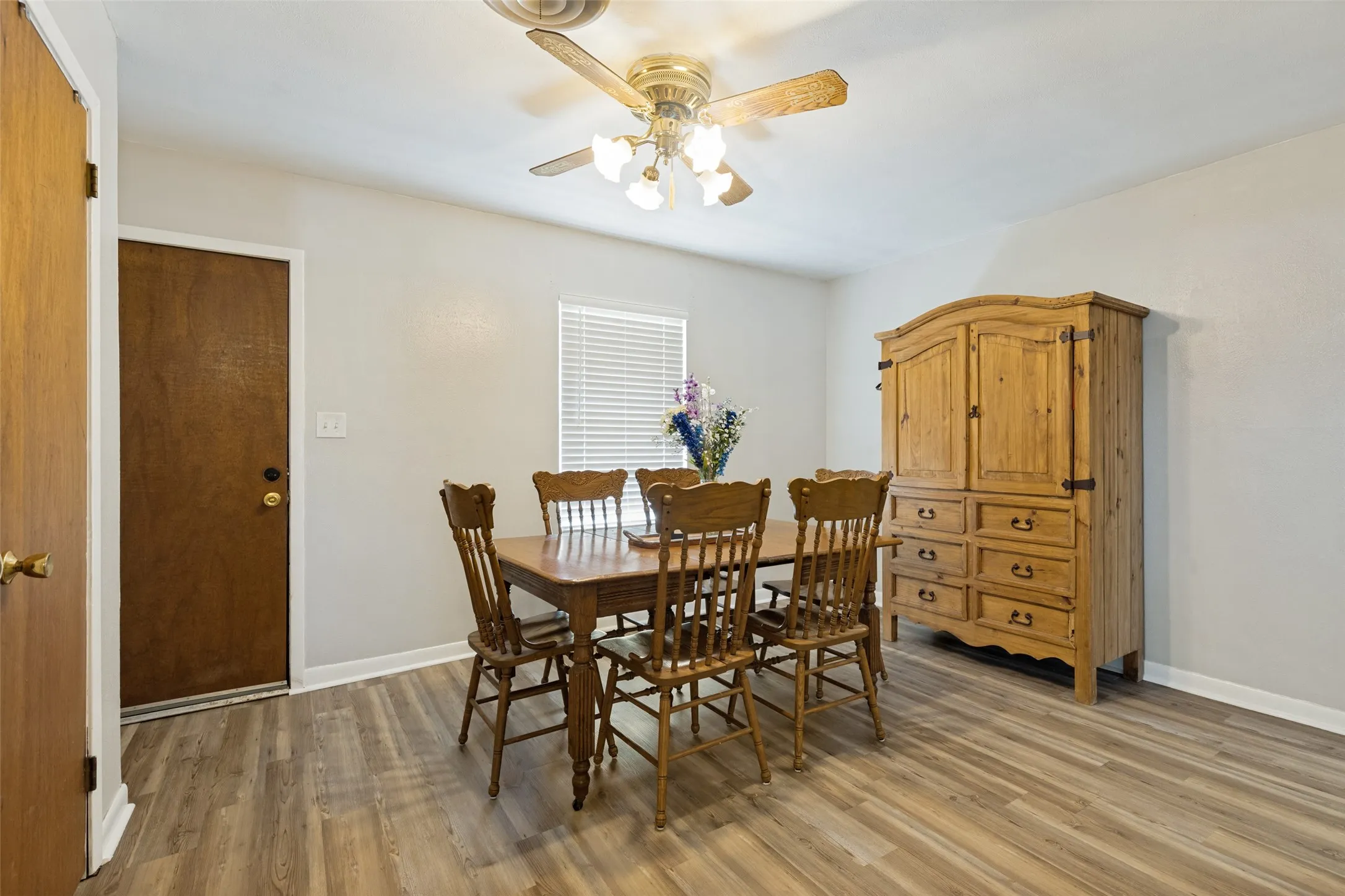 Single Family Residence For Sale in Wise County , 401 S Vick Street, Decatur, Texas 76234, 2 Bedroom, 2 Bathroom, 1 Garage spaces, 1,509 Sqft, built in 1965, mls#21320370, Real Estate Agent in Decatur, Homes For Sale in Wise county, Homes For Sale in Decatur, Realtor in Decatur Texas, Real Estate Brokerage Independent Realty Texas, Luminita Cordes Realtor