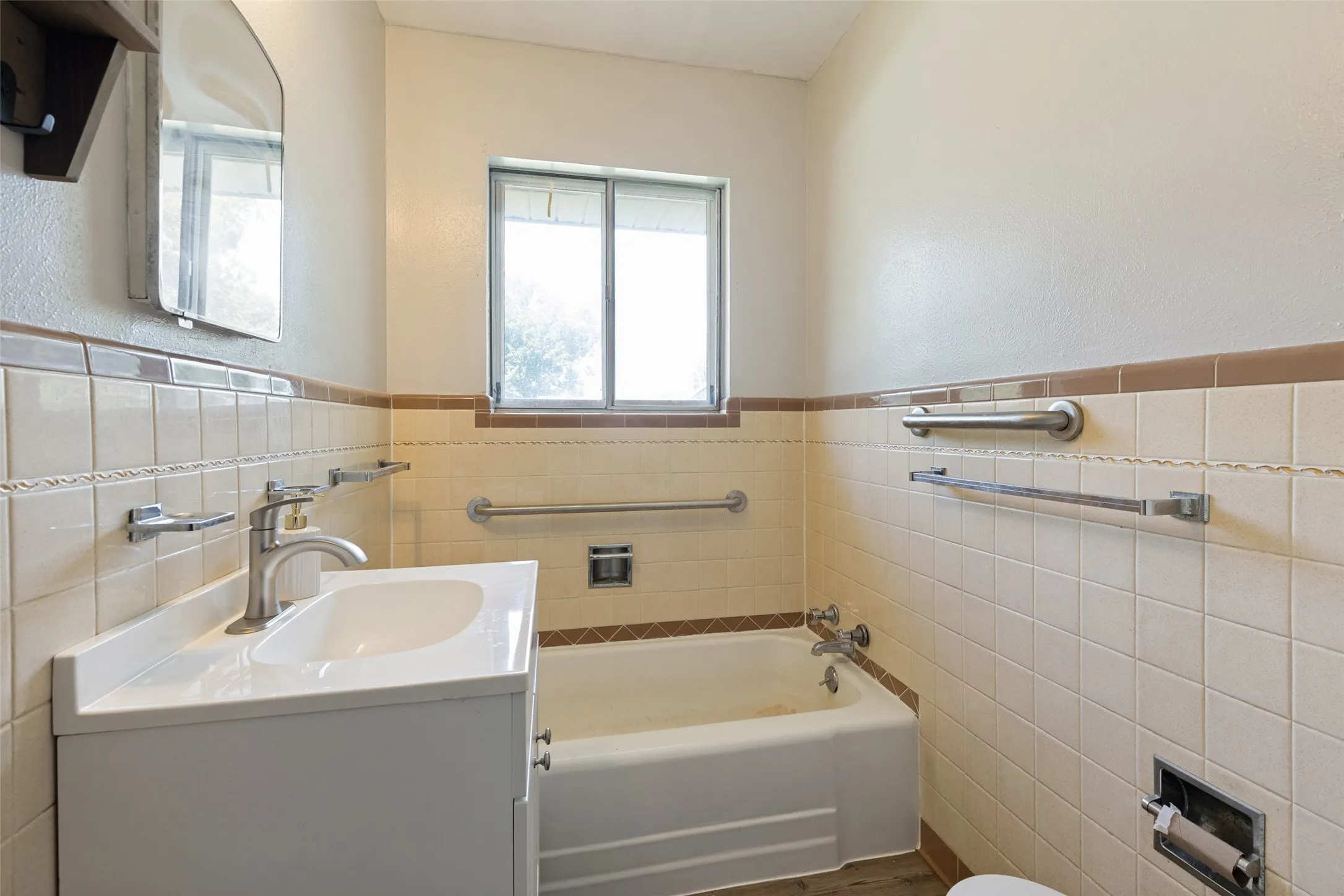 Single Family Residence For Sale in Wise County , 401 S Vick Street, Decatur, Texas 76234, 2 Bedroom, 2 Bathroom, 1 Garage spaces, 1,509 Sqft, built in 1965, mls#21320370, Real Estate Agent in Decatur, Homes For Sale in Wise county, Homes For Sale in Decatur, Realtor in Decatur Texas, Real Estate Brokerage Independent Realty Texas, Luminita Cordes Realtor