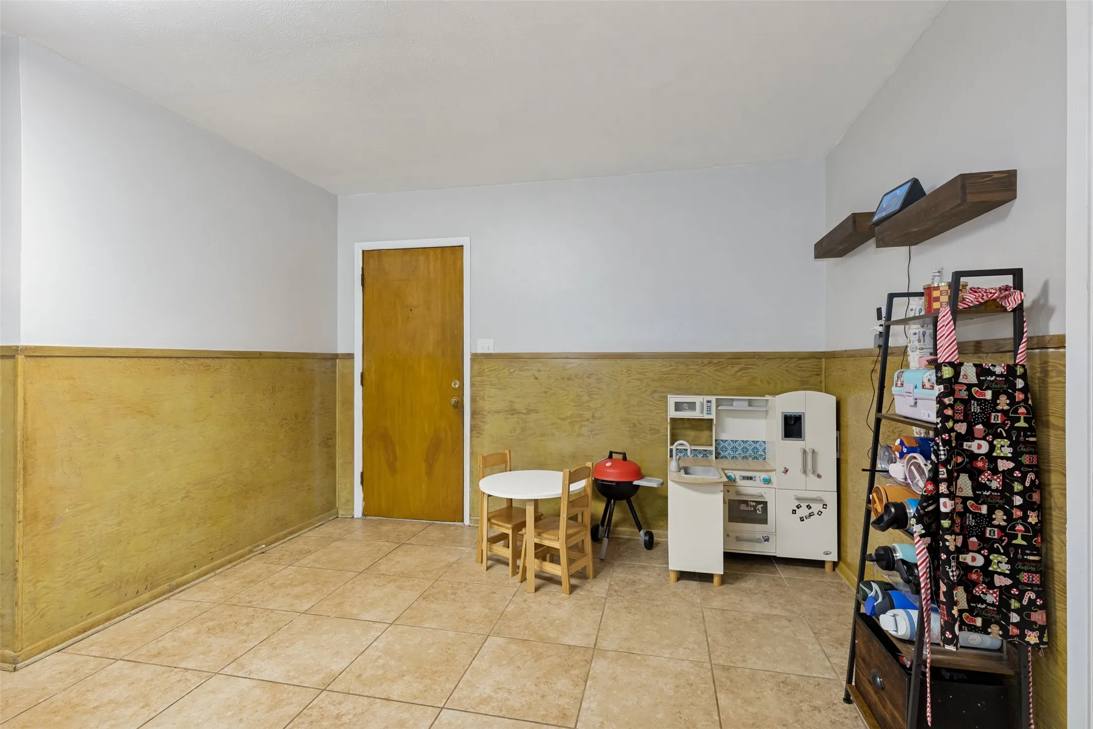 Single Family Residence For Sale in Wise County , 401 S Vick Street, Decatur, Texas 76234, 2 Bedroom, 2 Bathroom, 1 Garage spaces, 1,509 Sqft, built in 1965, mls#21320370, Real Estate Agent in Decatur, Homes For Sale in Wise county, Homes For Sale in Decatur, Realtor in Decatur Texas, Real Estate Brokerage Independent Realty Texas, Luminita Cordes Realtor