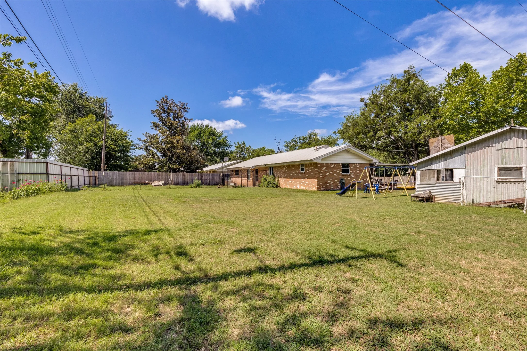 Single Family Residence For Sale in Wise County , 401 S Vick Street, Decatur, Texas 76234, 2 Bedroom, 2 Bathroom, 1 Garage spaces, 1,509 Sqft, built in 1965, mls#21320370, Real Estate Agent in Decatur, Homes For Sale in Wise county, Homes For Sale in Decatur, Realtor in Decatur Texas, Real Estate Brokerage Independent Realty Texas, Luminita Cordes Realtor