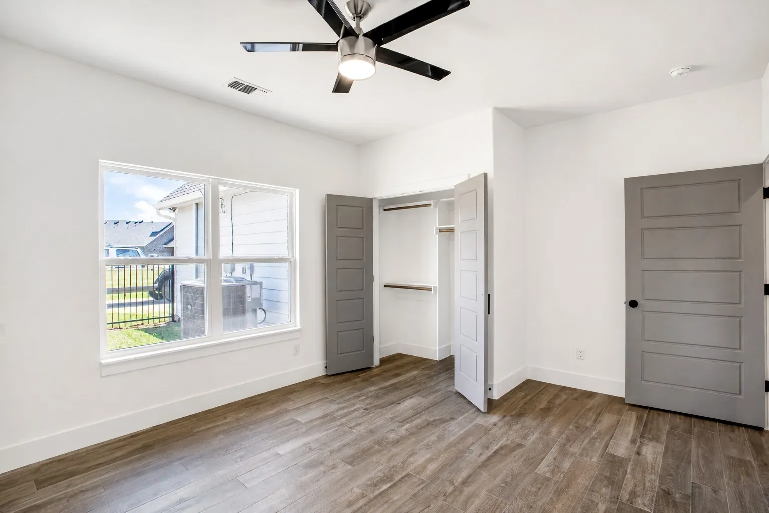 Single Family Residence For Sale in Parker County , 311 Dobbs Trail, Springtown, Texas 76082, 3 Bedroom, 3 Bathroom, 2 Garage spaces, 2,322 Sqft, built in 2020, mls#21318910, Real Estate Agent in Springtown, Homes For Sale in Parker county, Homes For Sale in Springtown, Realtor in Springtown Texas, Real Estate Brokerage Independent Realty Texas, Luminita Cordes Realtor