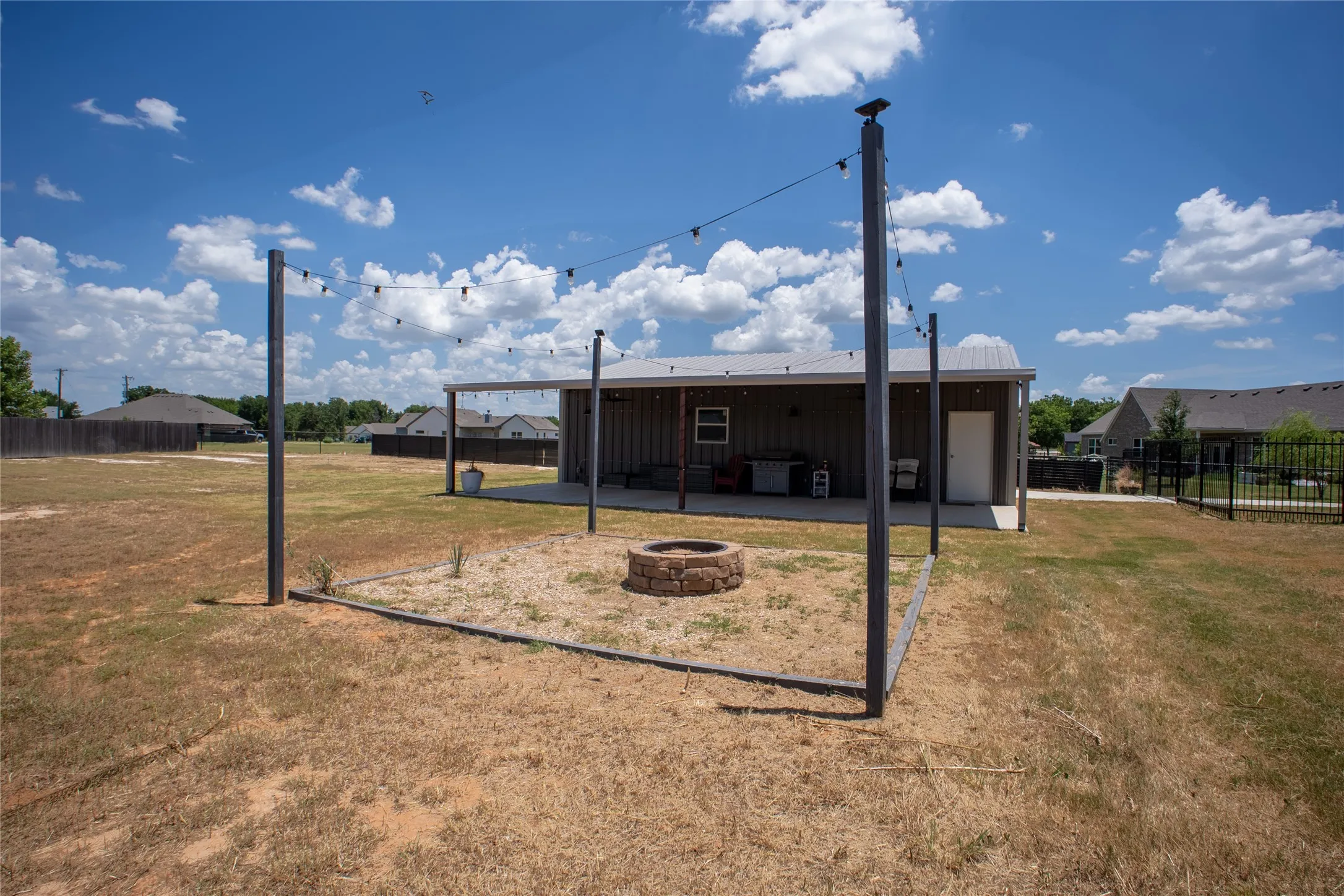 Single Family Residence For Sale in Parker County , 311 Dobbs Trail, Springtown, Texas 76082, 3 Bedroom, 3 Bathroom, 2 Garage spaces, 2,322 Sqft, built in 2020, mls#21318910, Real Estate Agent in Springtown, Homes For Sale in Parker county, Homes For Sale in Springtown, Realtor in Springtown Texas, Real Estate Brokerage Independent Realty Texas, Luminita Cordes Realtor