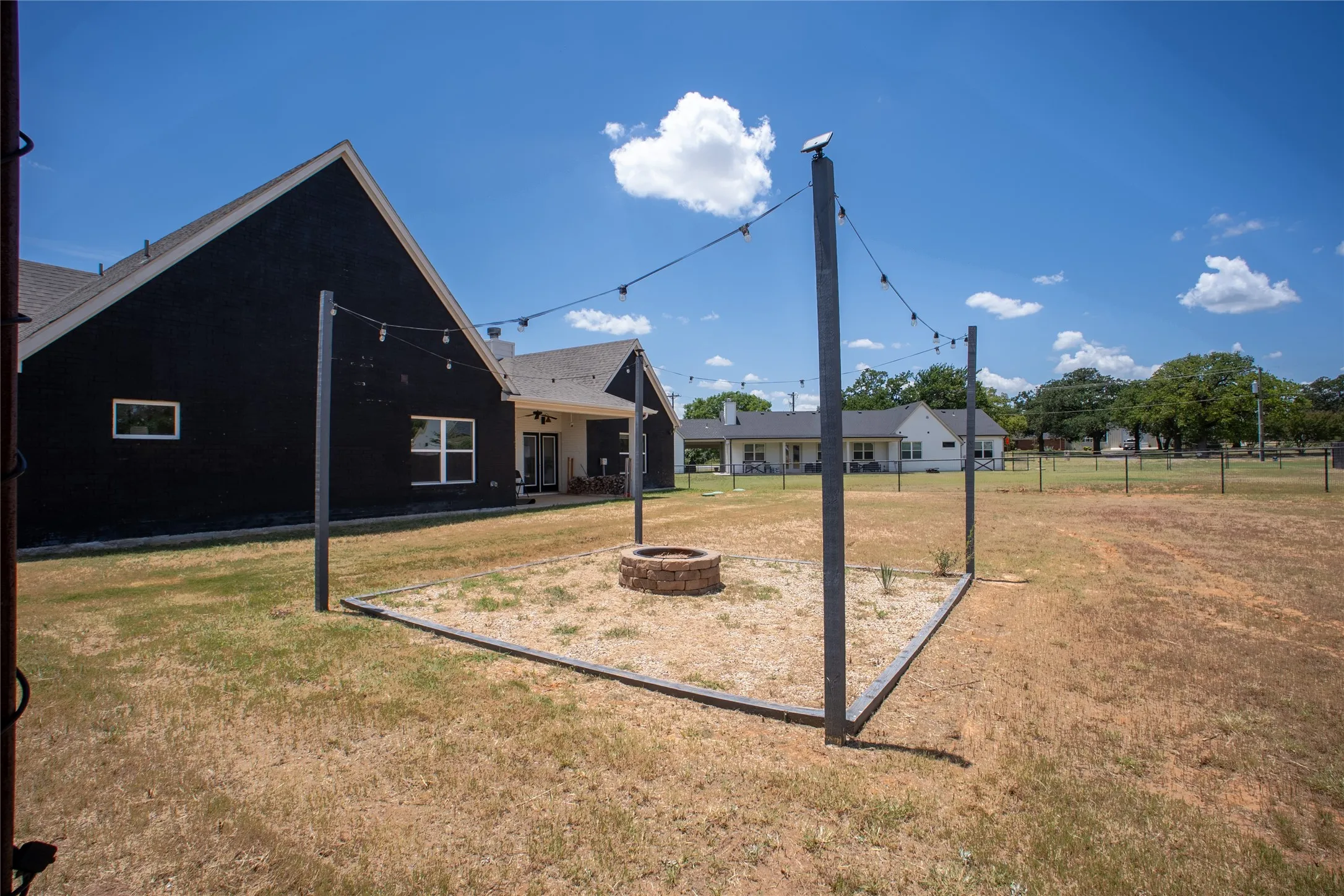 Single Family Residence For Sale in Parker County , 311 Dobbs Trail, Springtown, Texas 76082, 3 Bedroom, 3 Bathroom, 2 Garage spaces, 2,322 Sqft, built in 2020, mls#21318910, Real Estate Agent in Springtown, Homes For Sale in Parker county, Homes For Sale in Springtown, Realtor in Springtown Texas, Real Estate Brokerage Independent Realty Texas, Luminita Cordes Realtor